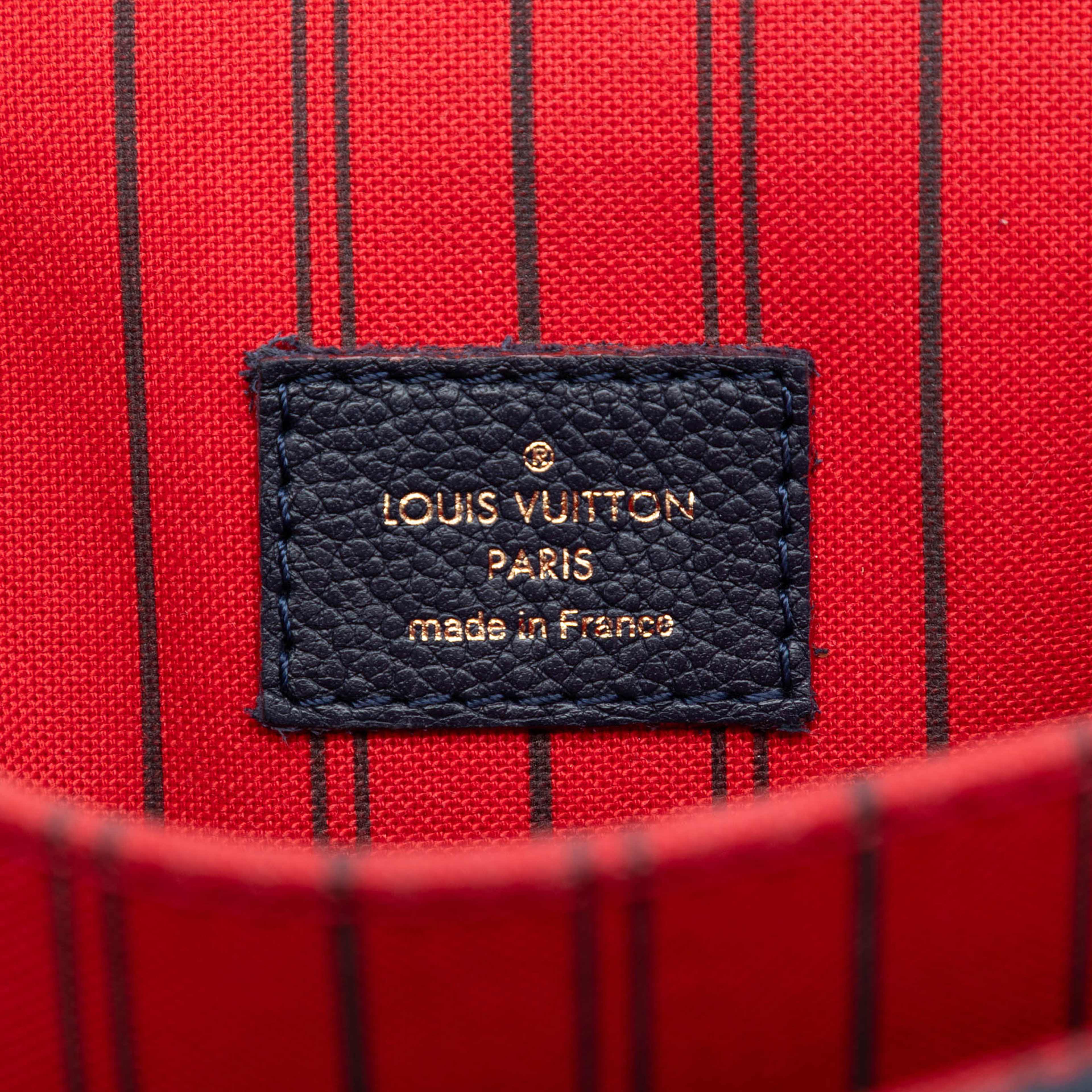 Louis Vuitton Monogram Empreinte Pochette Metis, från Luxclusif, i färgen navy. Klicka för att öppna bilden i stort format
