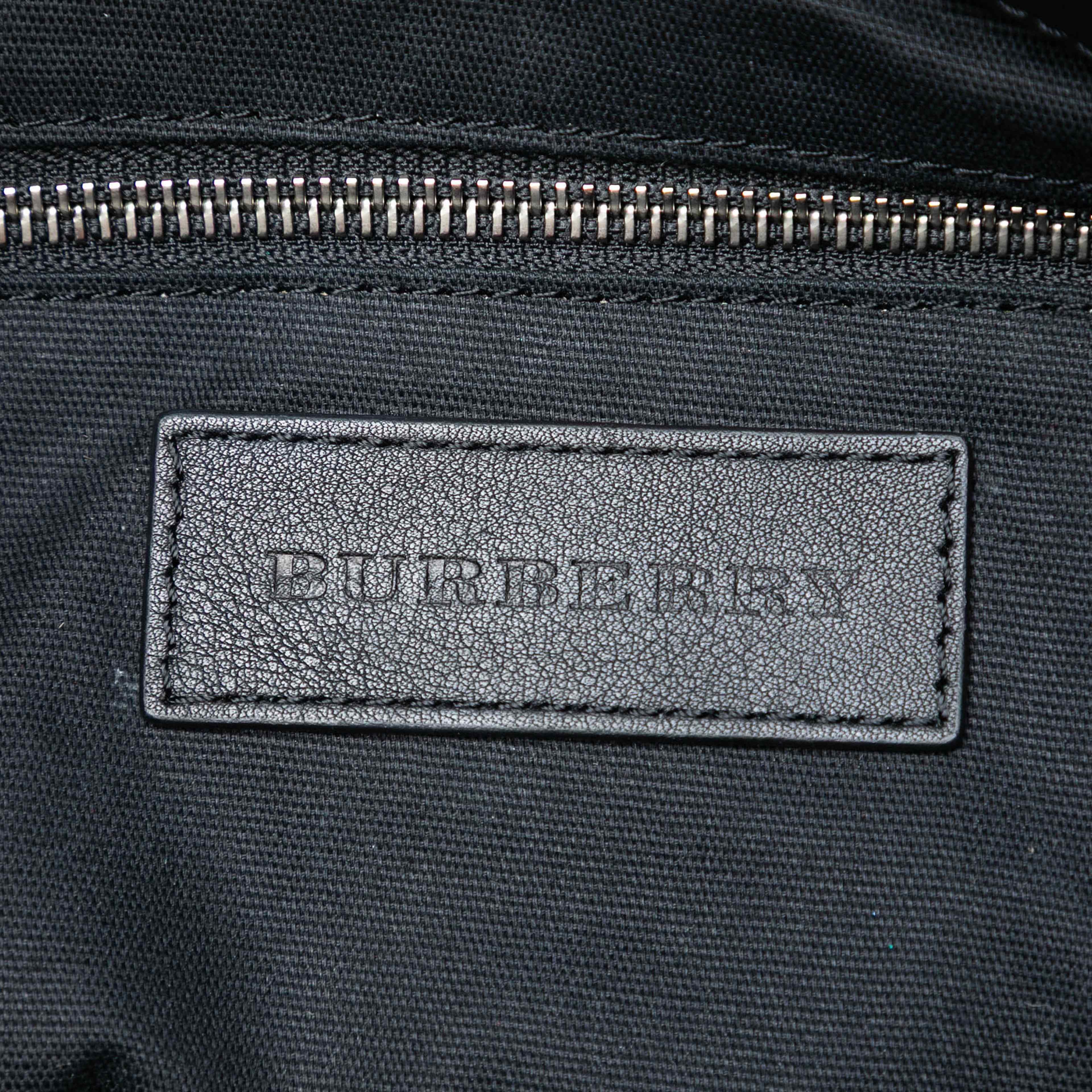 Burberry Medium Mega Check Canvas Pop Elements Ashby Bucket, från Luxclusif, i färgen light brown. Klicka för att öppna bilden i stort format