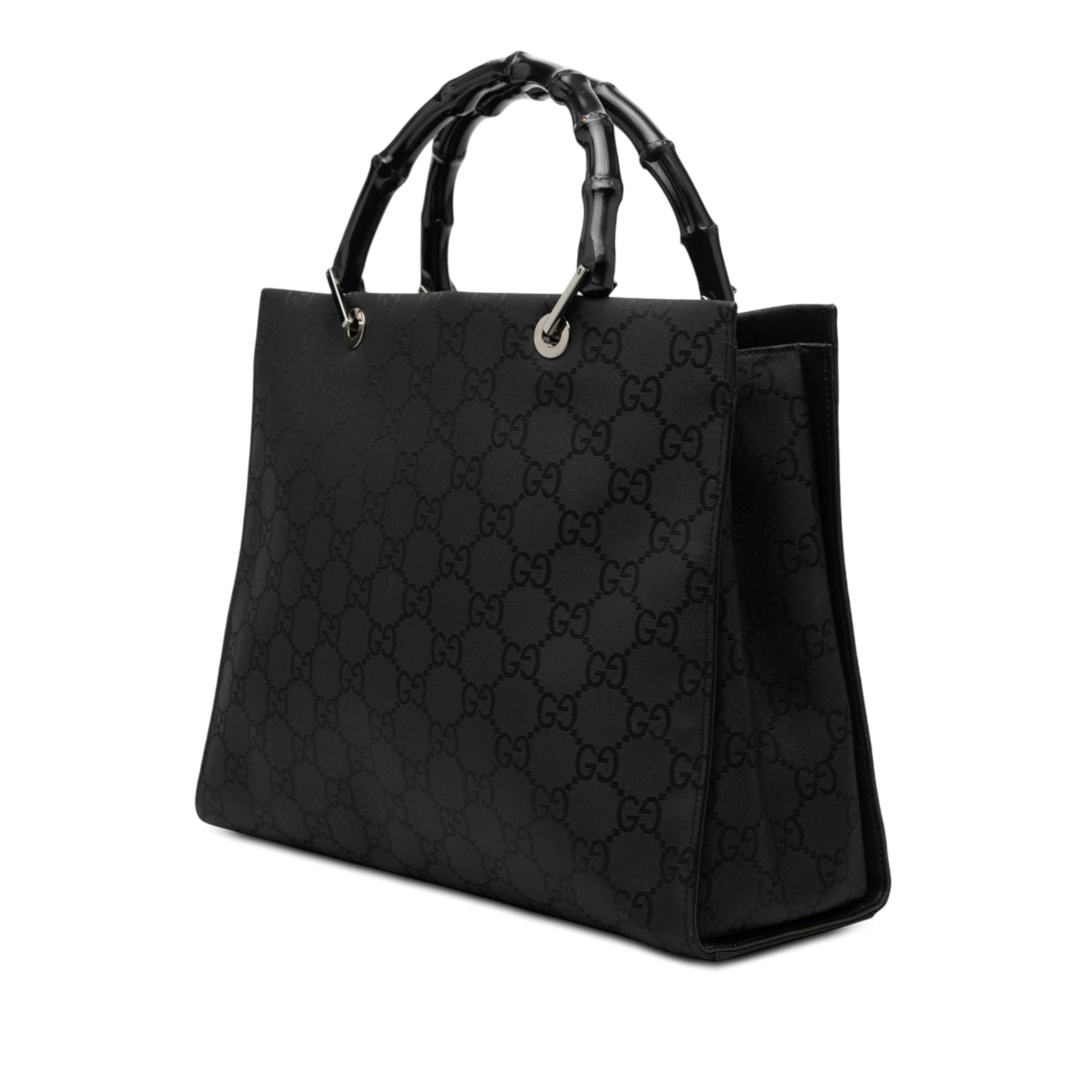 Gucci Gg Nylon Bamboo Handbag, från Luxclusif, i färgen black. Klicka för att öppna bilden i stort format