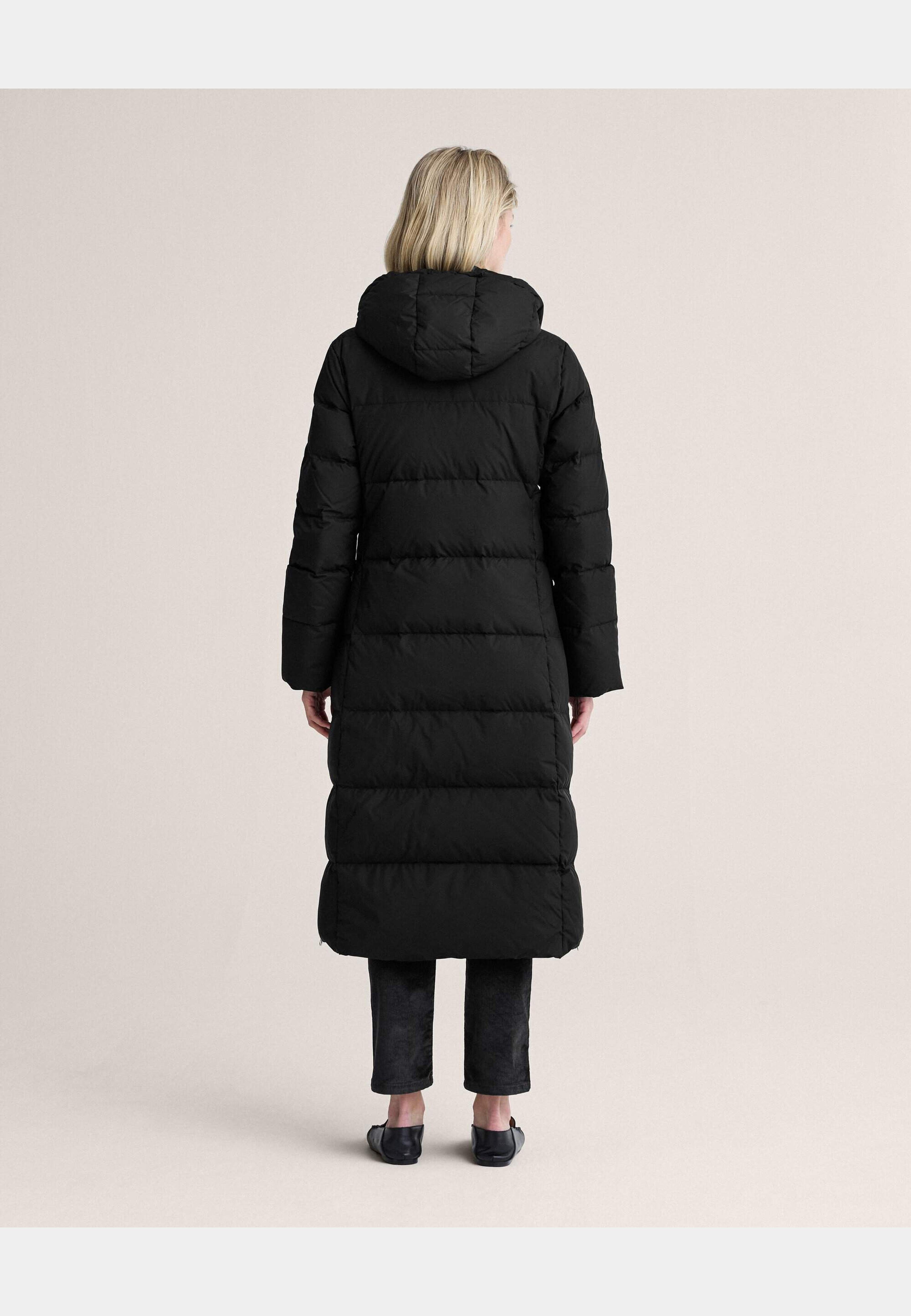 Alba Down Coat, från Newhouse, i färgen svart. Klicka för att öppna bilden i stort format