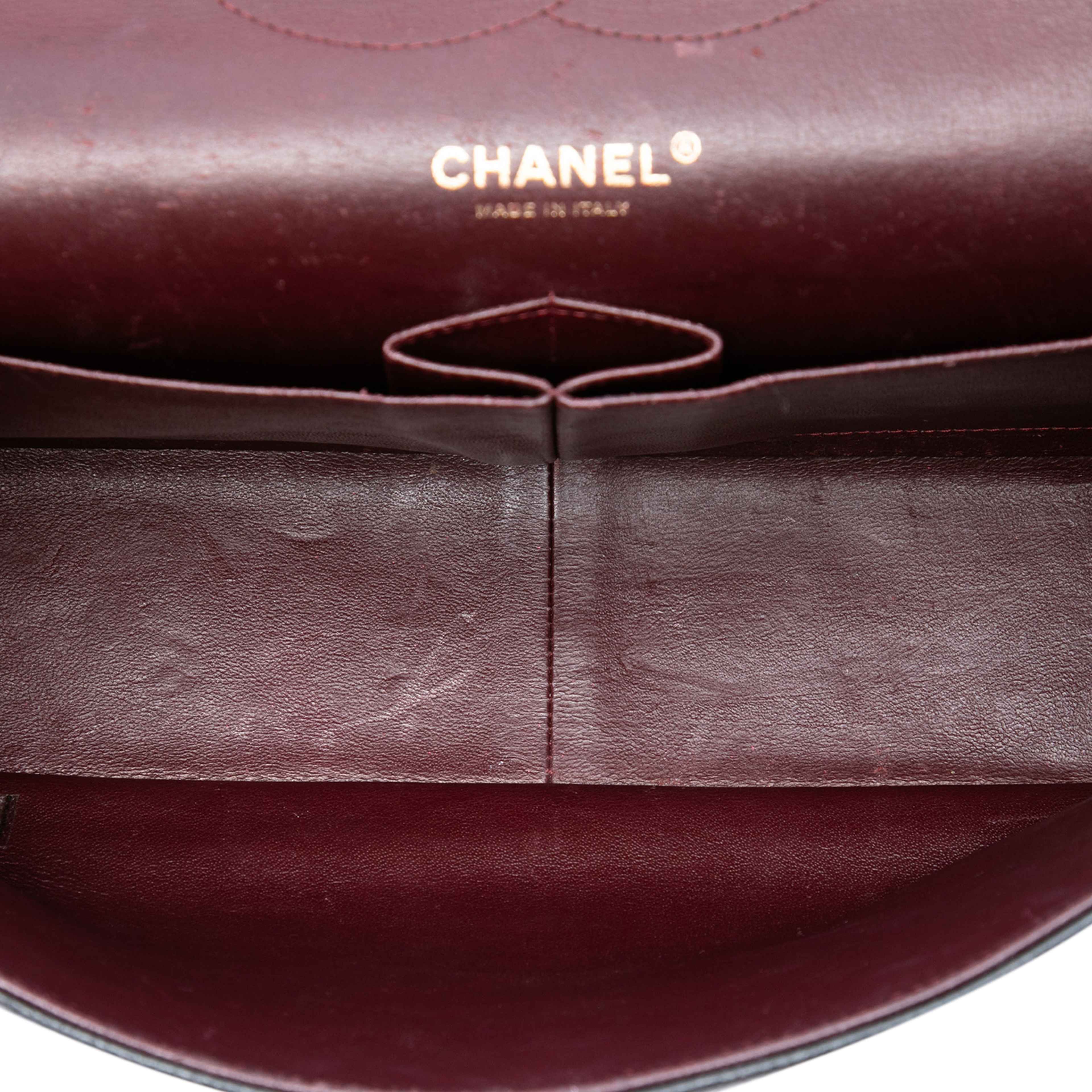 Chanel Jumbo Classic Caviar Double Flap, från Luxclusif, i färgen svart. Klicka för att öppna bilden i stort format