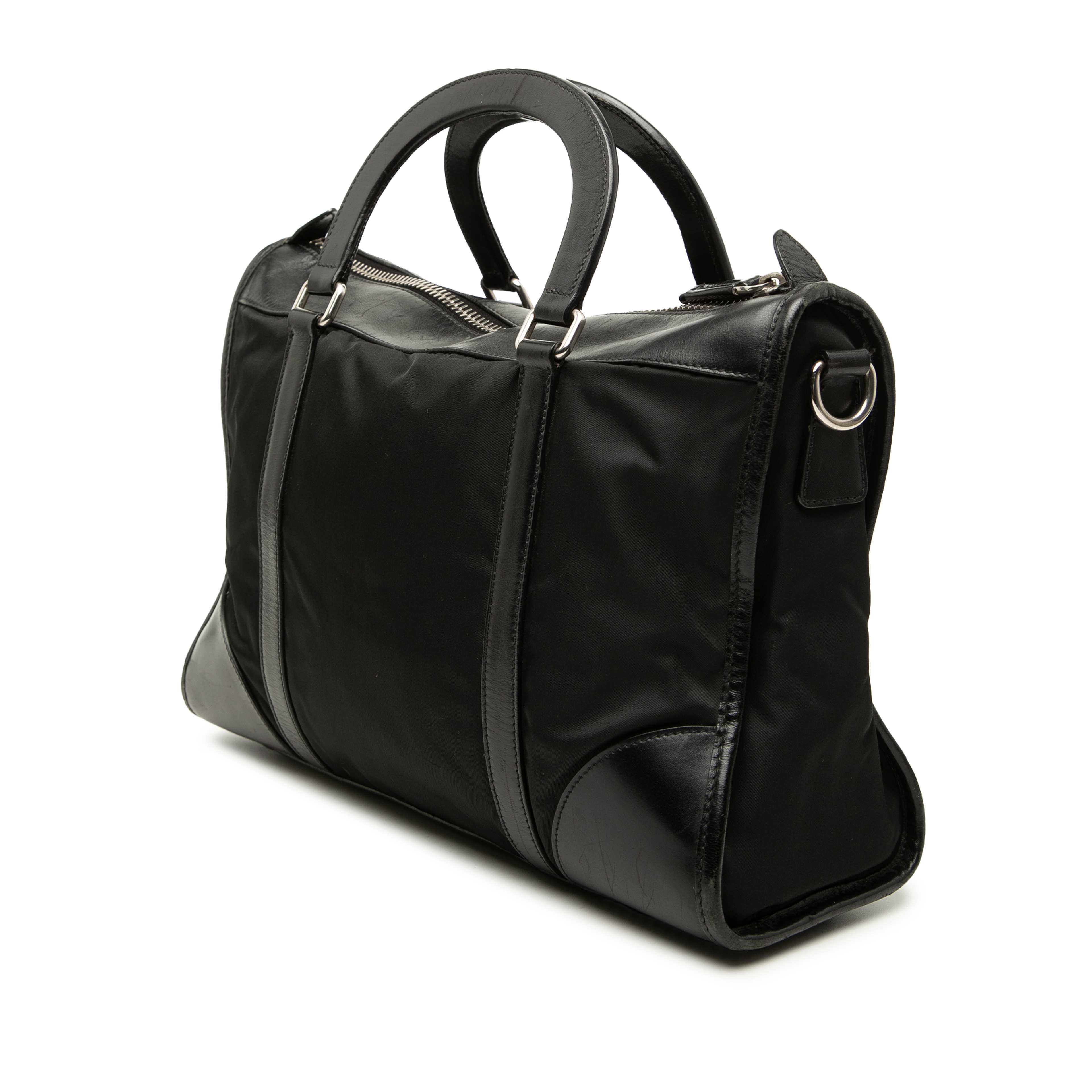 Prada Tessuto Top Handle Bag, från Luxclusif, i färgen svart. Klicka för att öppna bilden i stort format