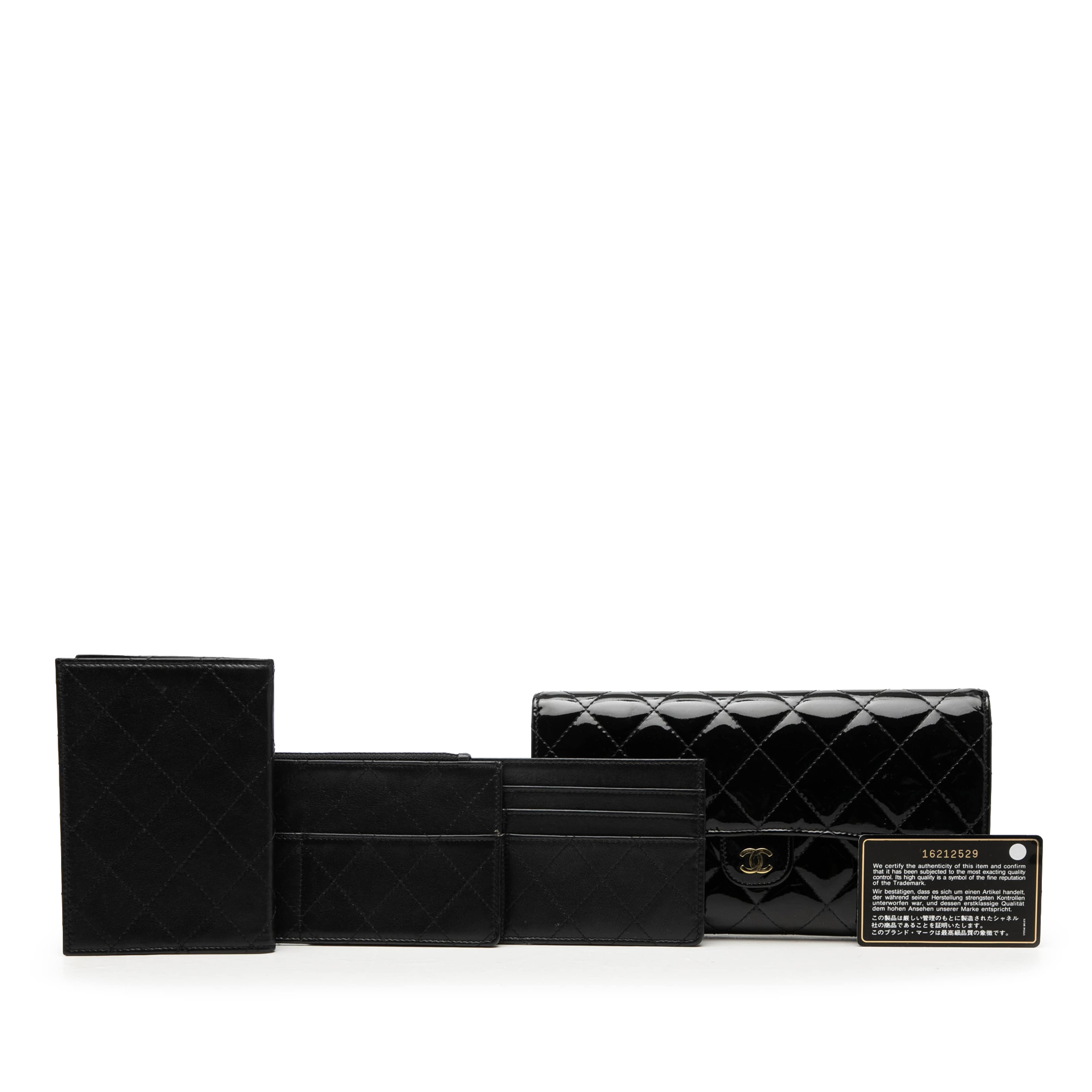 Chanel Cc Quilted Patent Classic Flap Long Wallet, från Luxclusif, i färgen svart. Klicka för att öppna bilden i stort format
