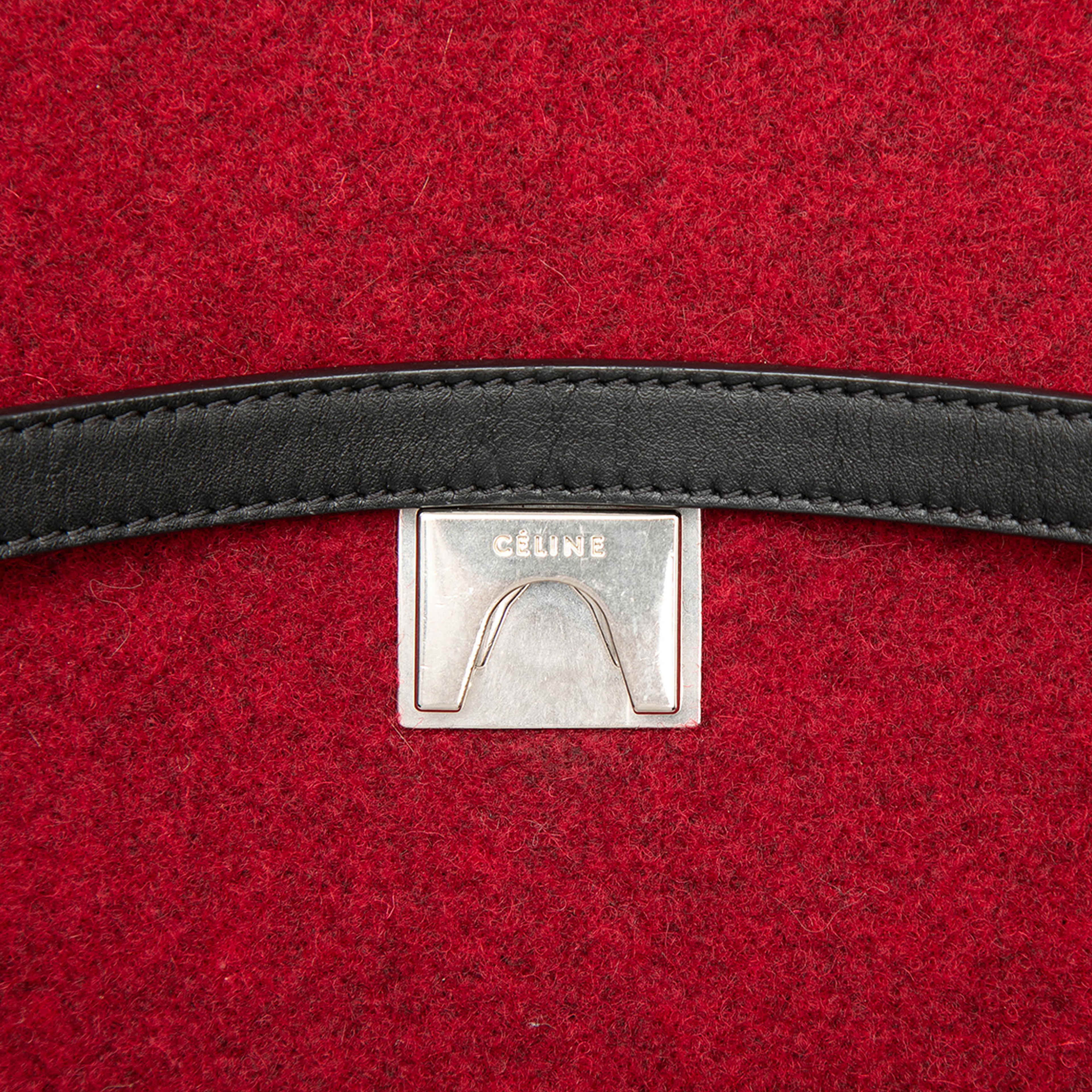 Celine Mini Felt And Calfskin Belt Satchel, från Luxclusif, i färgen röd. Klicka för att öppna bilden i stort format