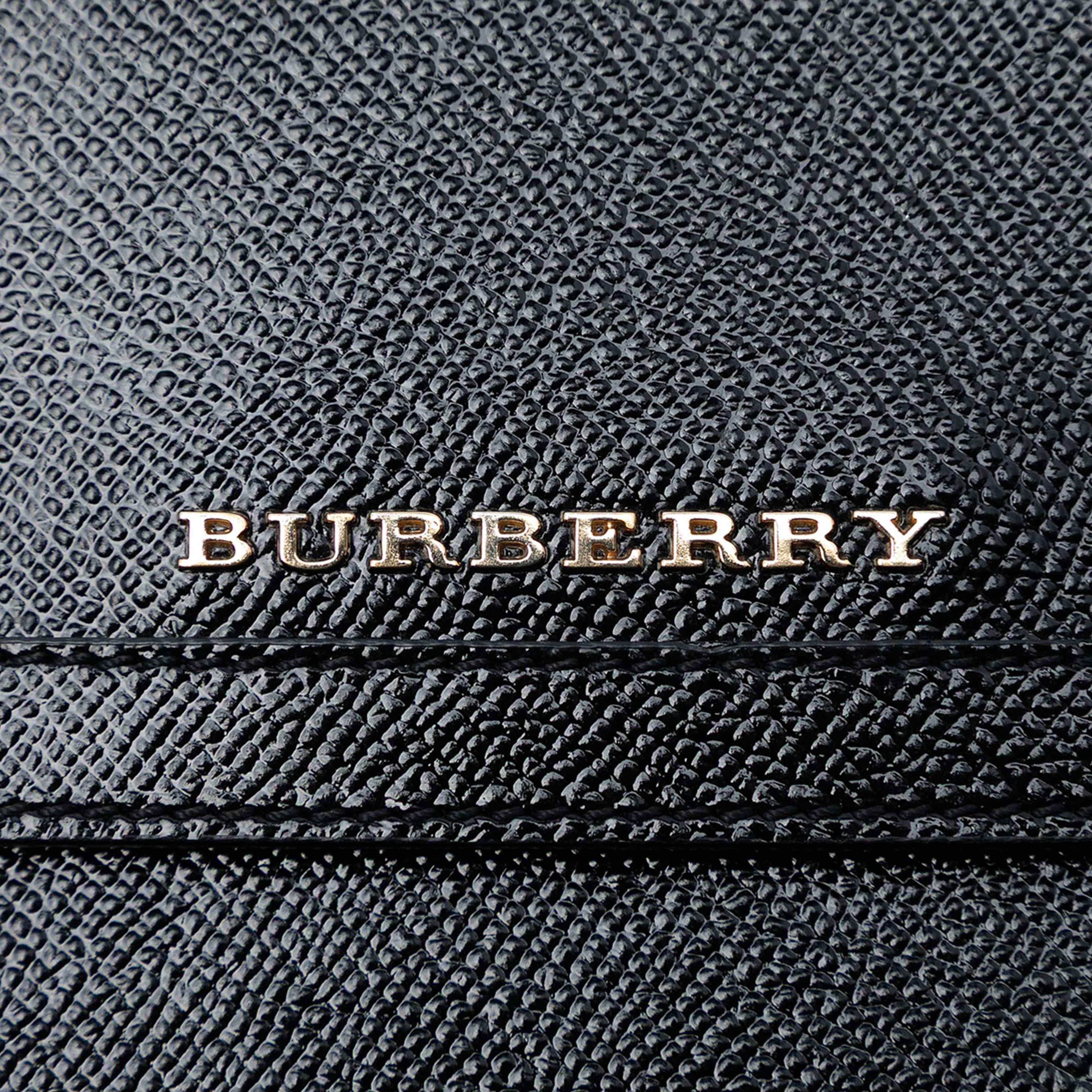 Burberry Leather Clutch, från Luxclusif, i färgen black. Klicka för att öppna bilden i stort format