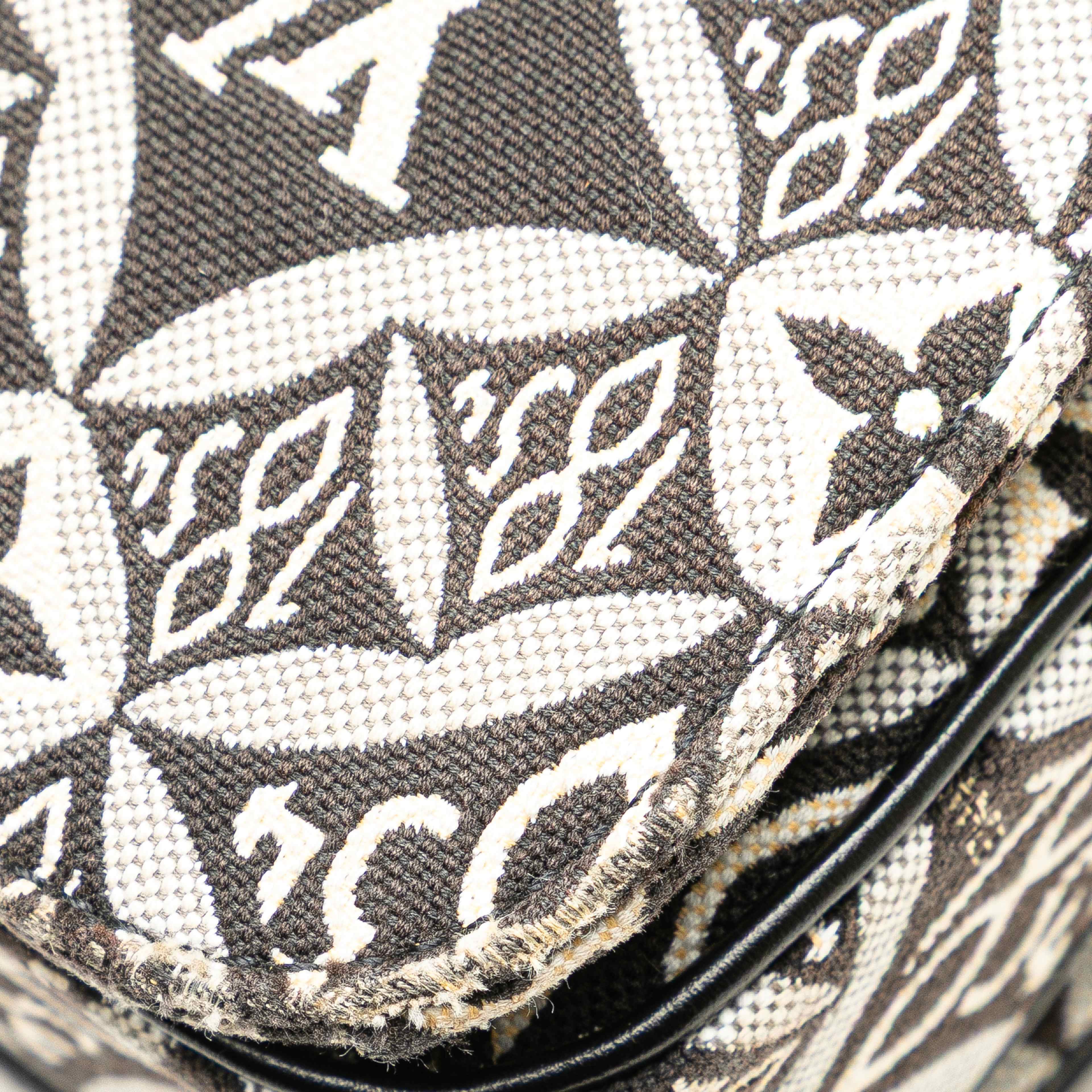 Louis Vuitton Since 1854 Pochette Metis, från Luxclusif, i färgen svart. Klicka för att öppna bilden i stort format