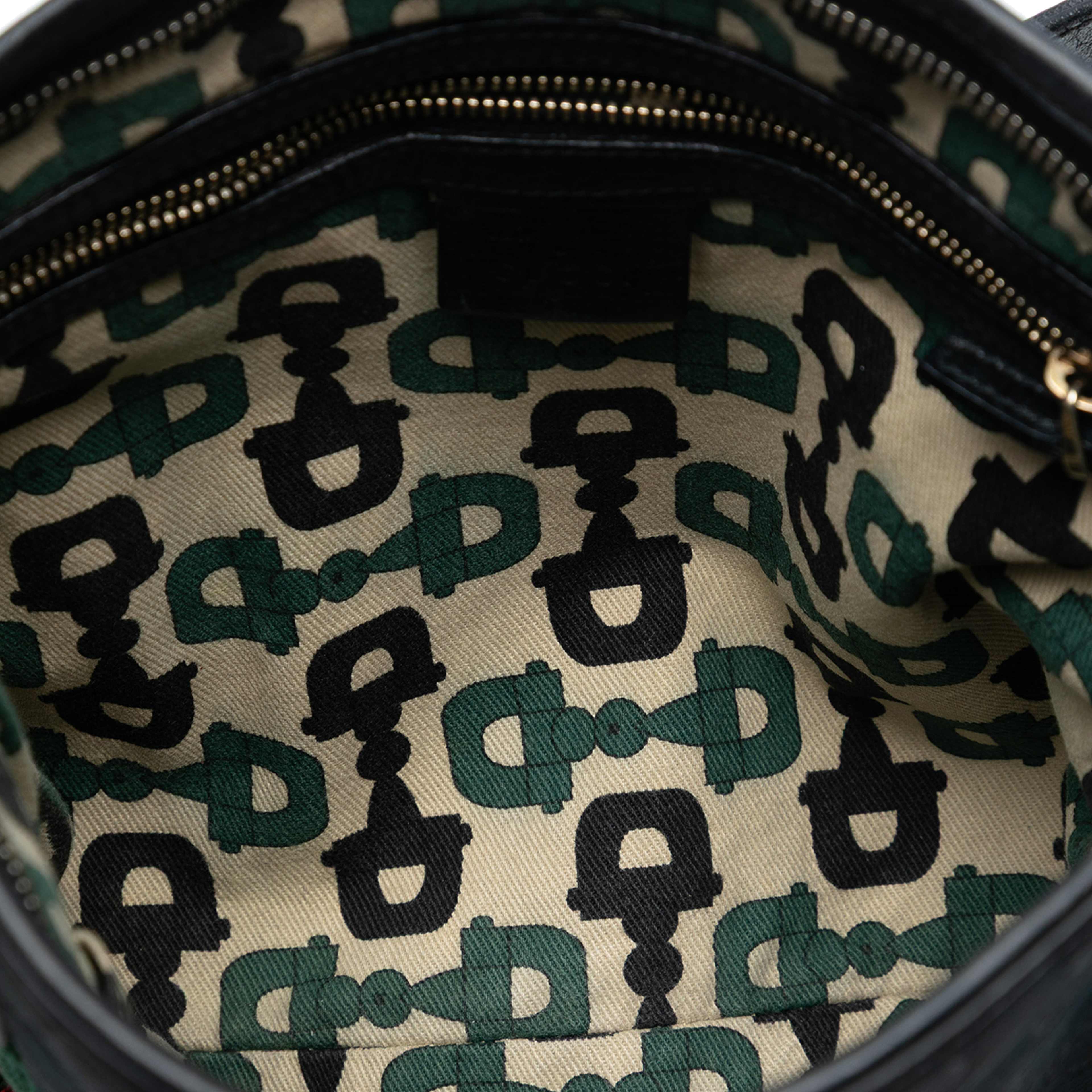 Gucci Gg Canvas Jolicoeur Crossbody, från Luxclusif, i färgen black. Klicka för att öppna bilden i stort format