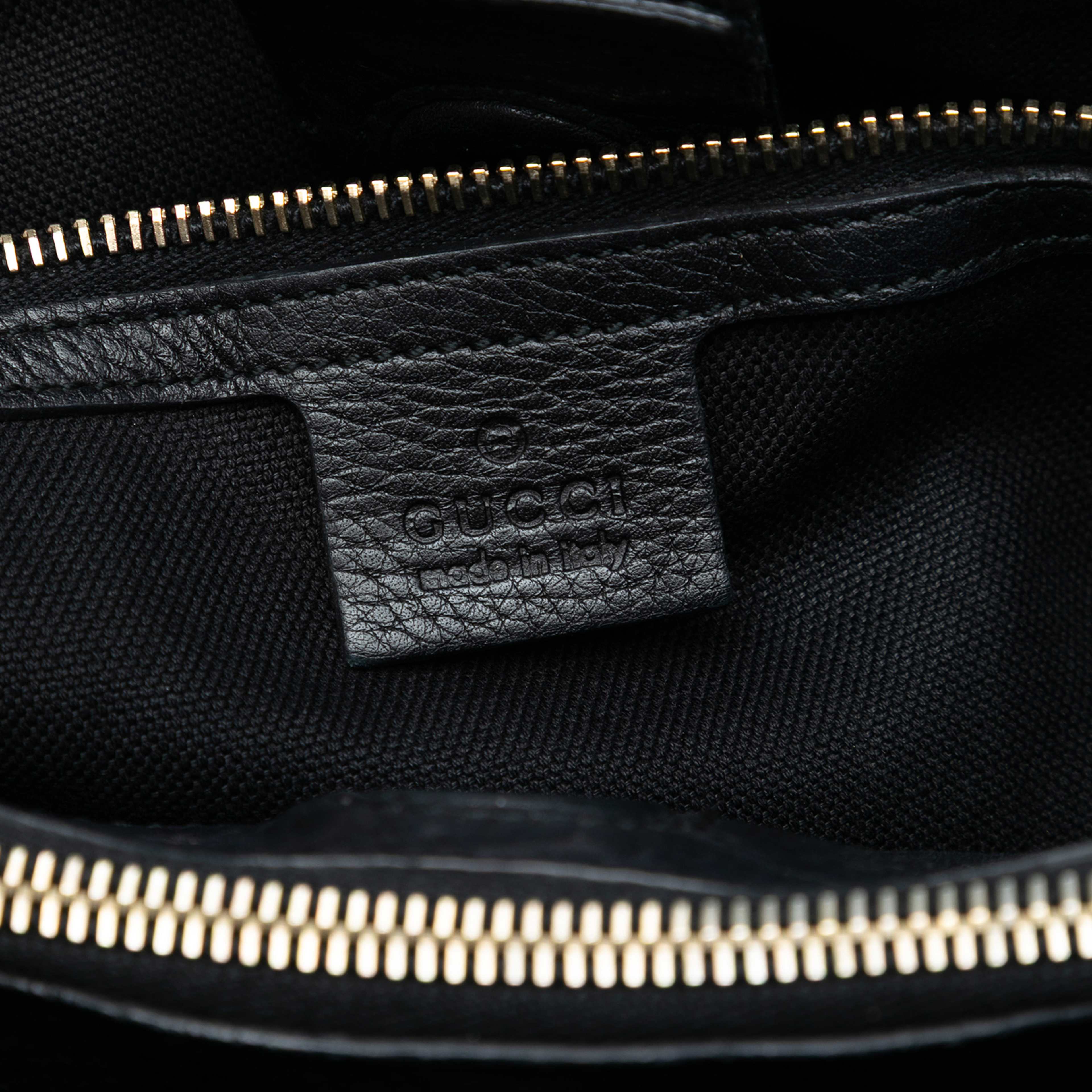 Gucci Medium Calfskin Bamboo Shopper Satchel, från Luxclusif, i färgen black. Klicka för att öppna bilden i stort format