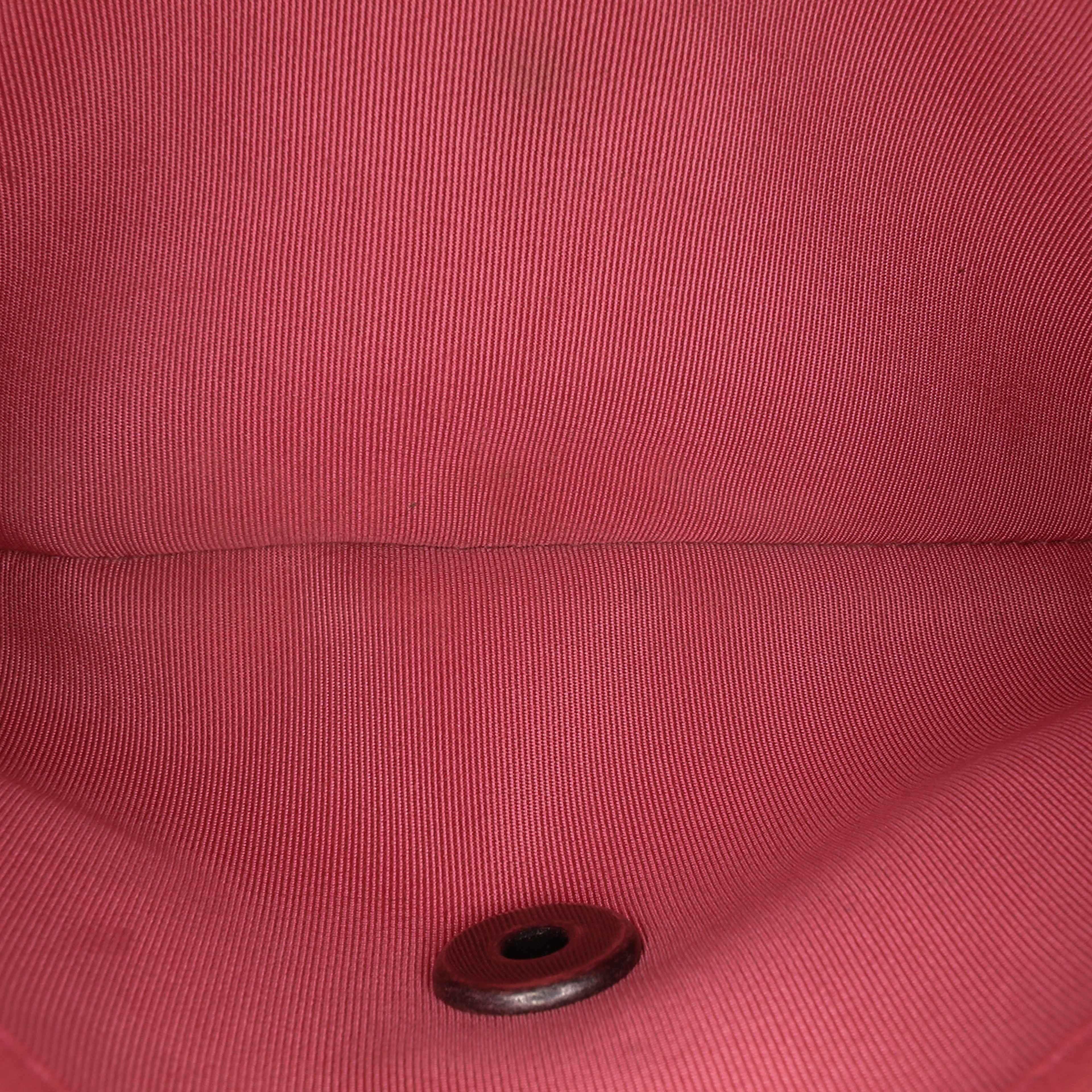 Chanel Quilted Calfskin Straight Lined Flap, från Luxclusif, i färgen pink. Klicka för att öppna bilden i stort format