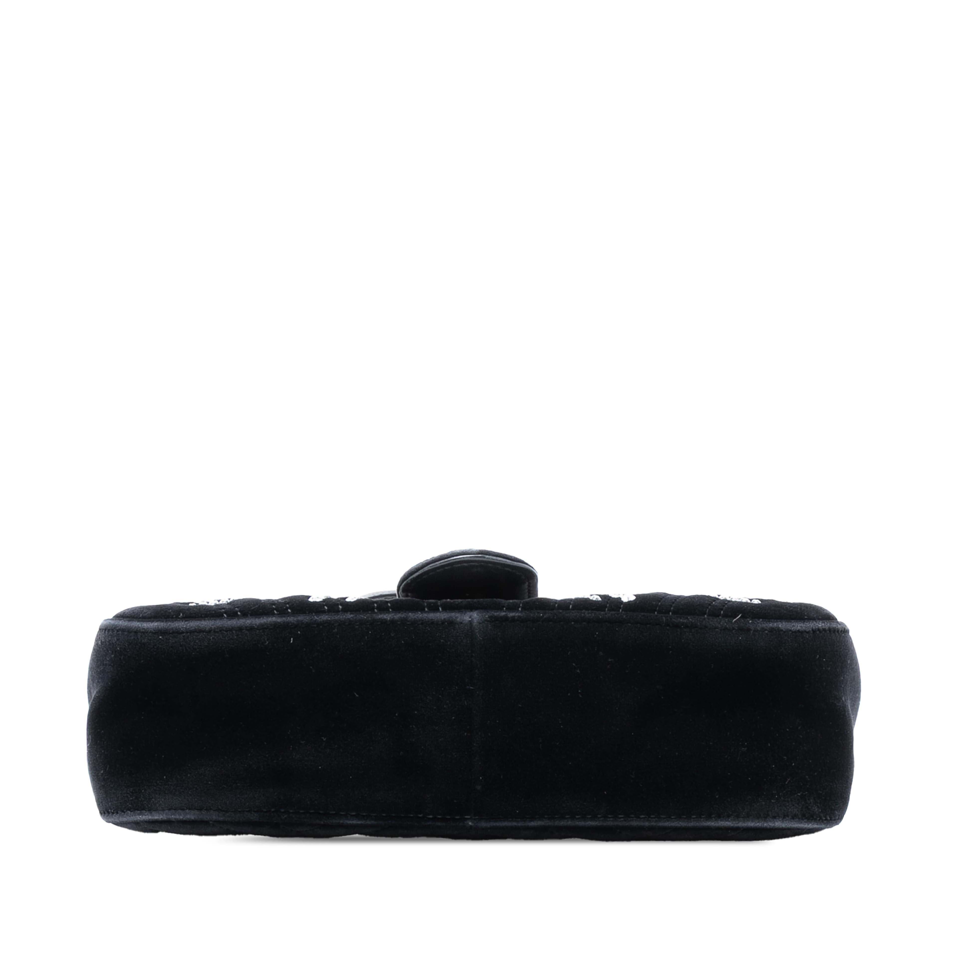 Gucci Medium Gg Marmont Matelasse Velvet Crystal Embellished Shoulder Bag, från Luxclusif, i färgen black. Klicka för att öppna bilden i stort format