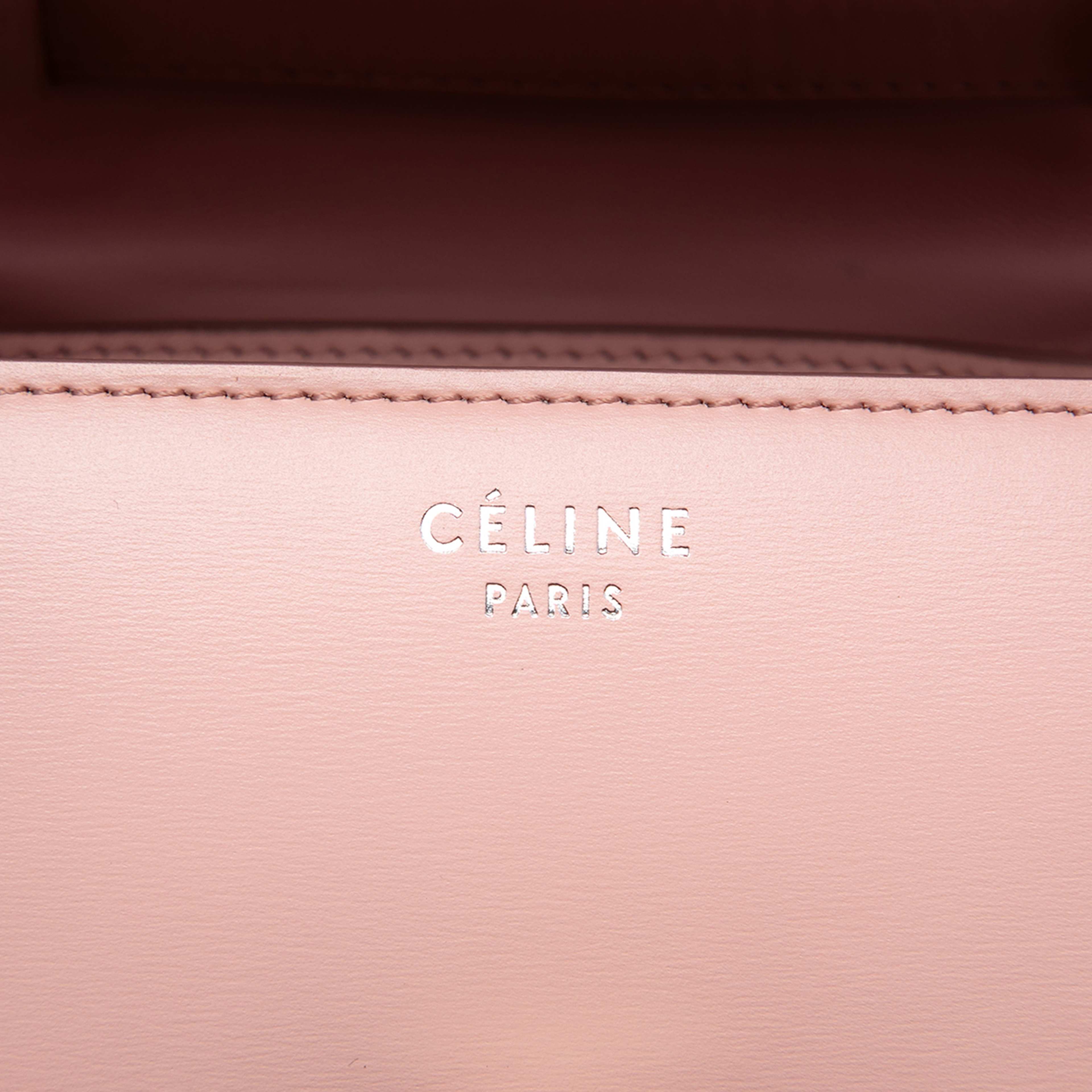 Celine Small Calfskin Classic Box, från Luxclusif, i färgen rosa. Klicka för att öppna bilden i stort format