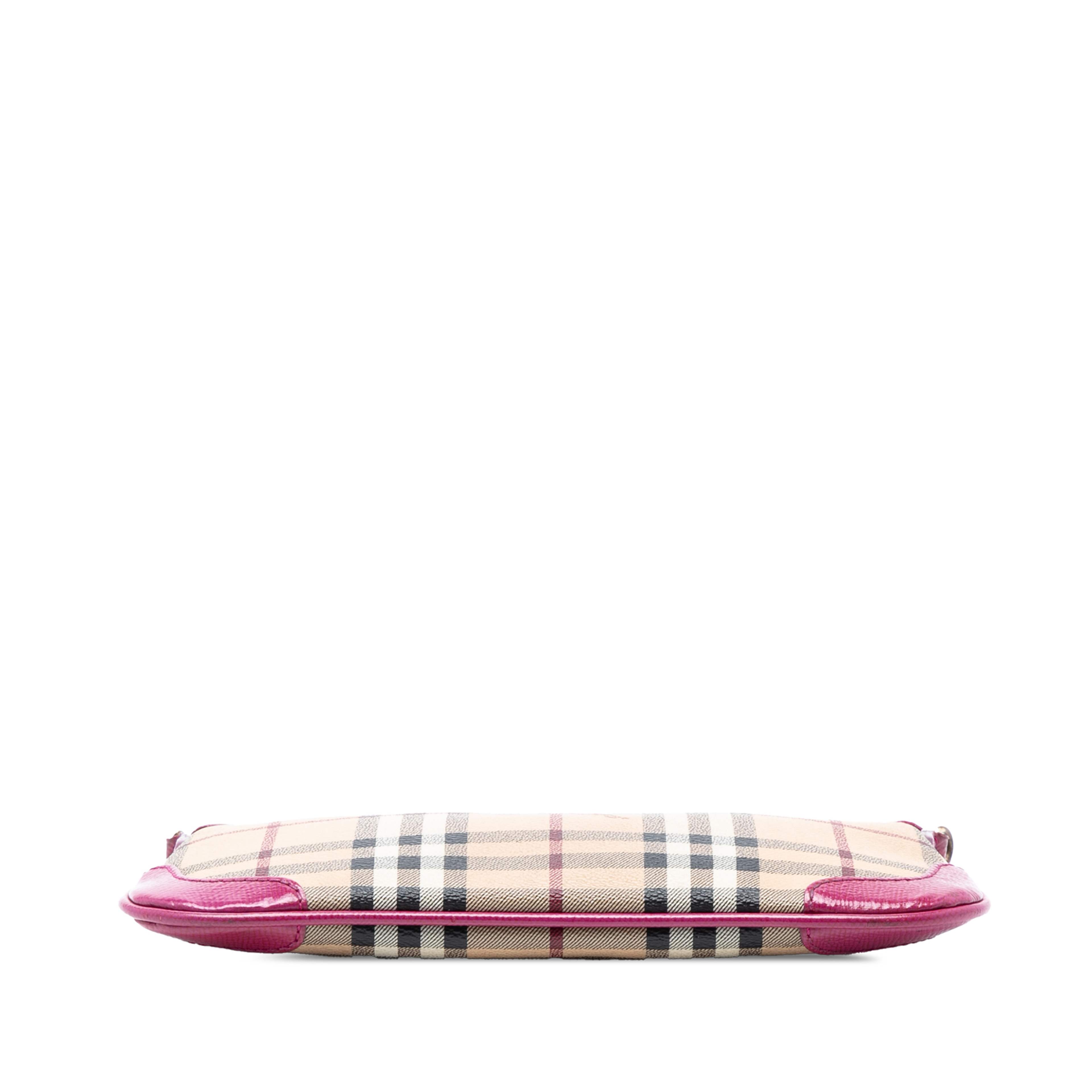 Burberry Haymarket Check Coated Canvas Peyton Crossbody, från Luxclusif, i färgen rosa. Klicka för att öppna bilden i stort format