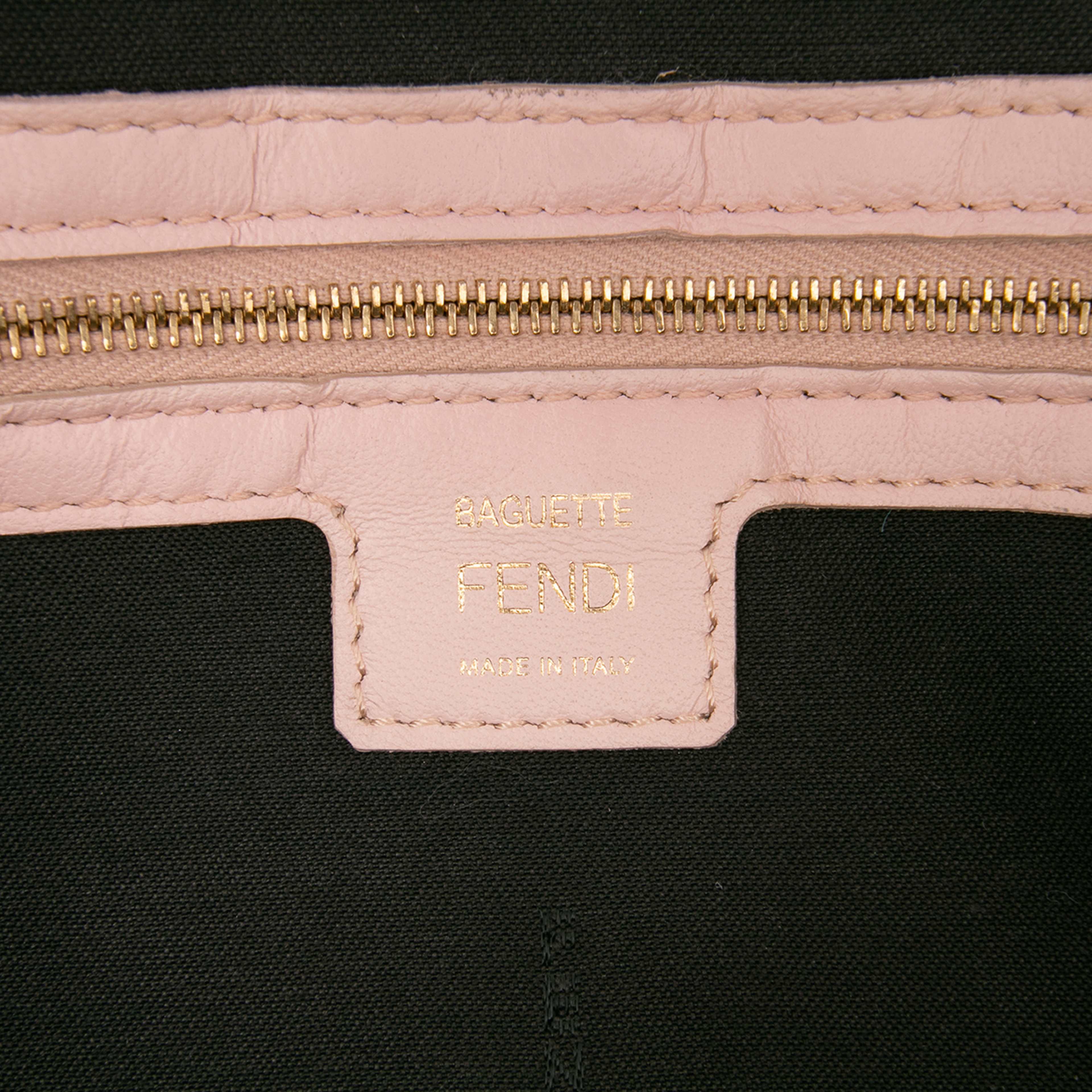 Fendi Zucca Embossed Leather Baguette Satchel, från Luxclusif, i färgen light pink. Klicka för att öppna bilden i stort format