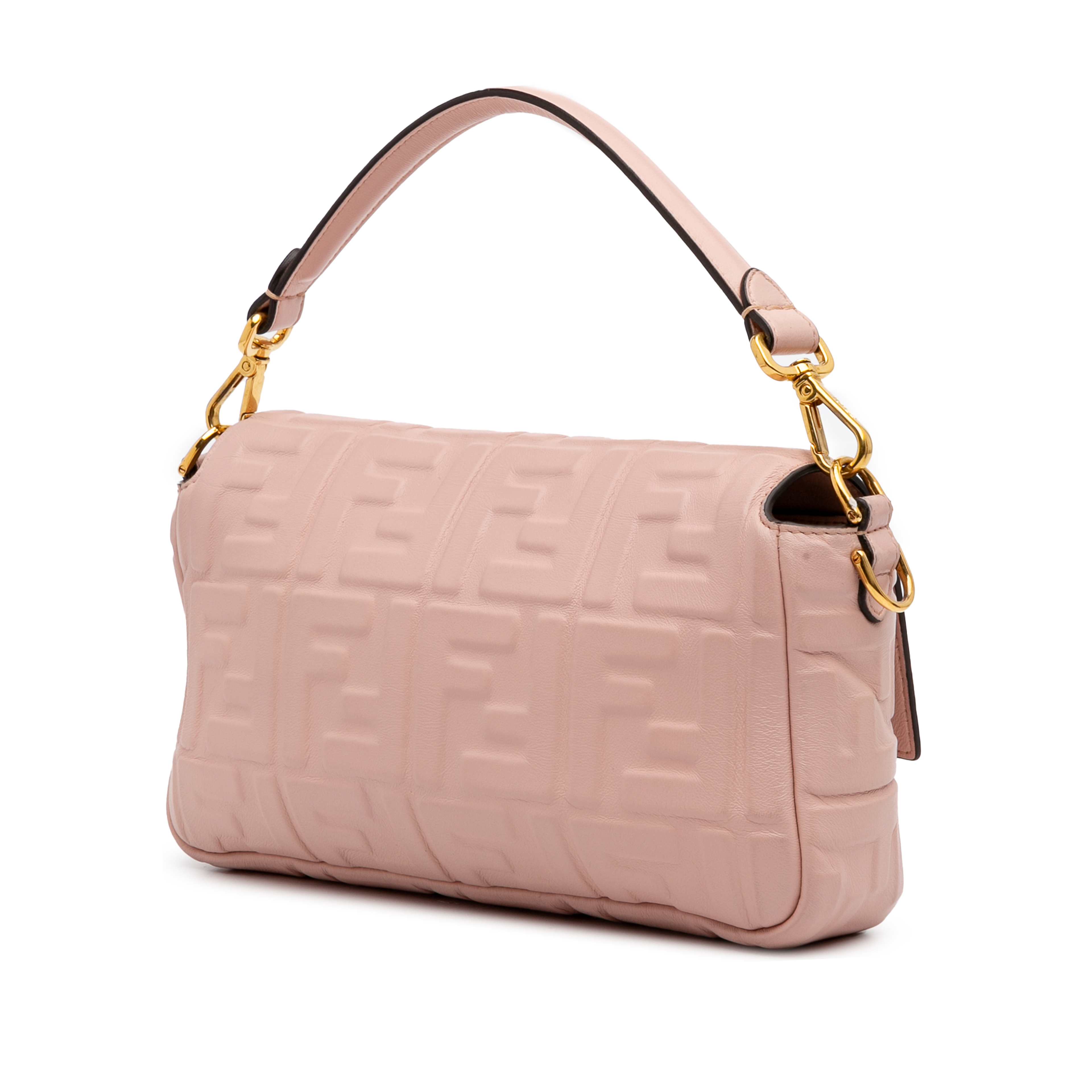 Fendi Zucca Embossed Leather Baguette Satchel, från Luxclusif, i färgen light pink. Klicka för att öppna bilden i stort format