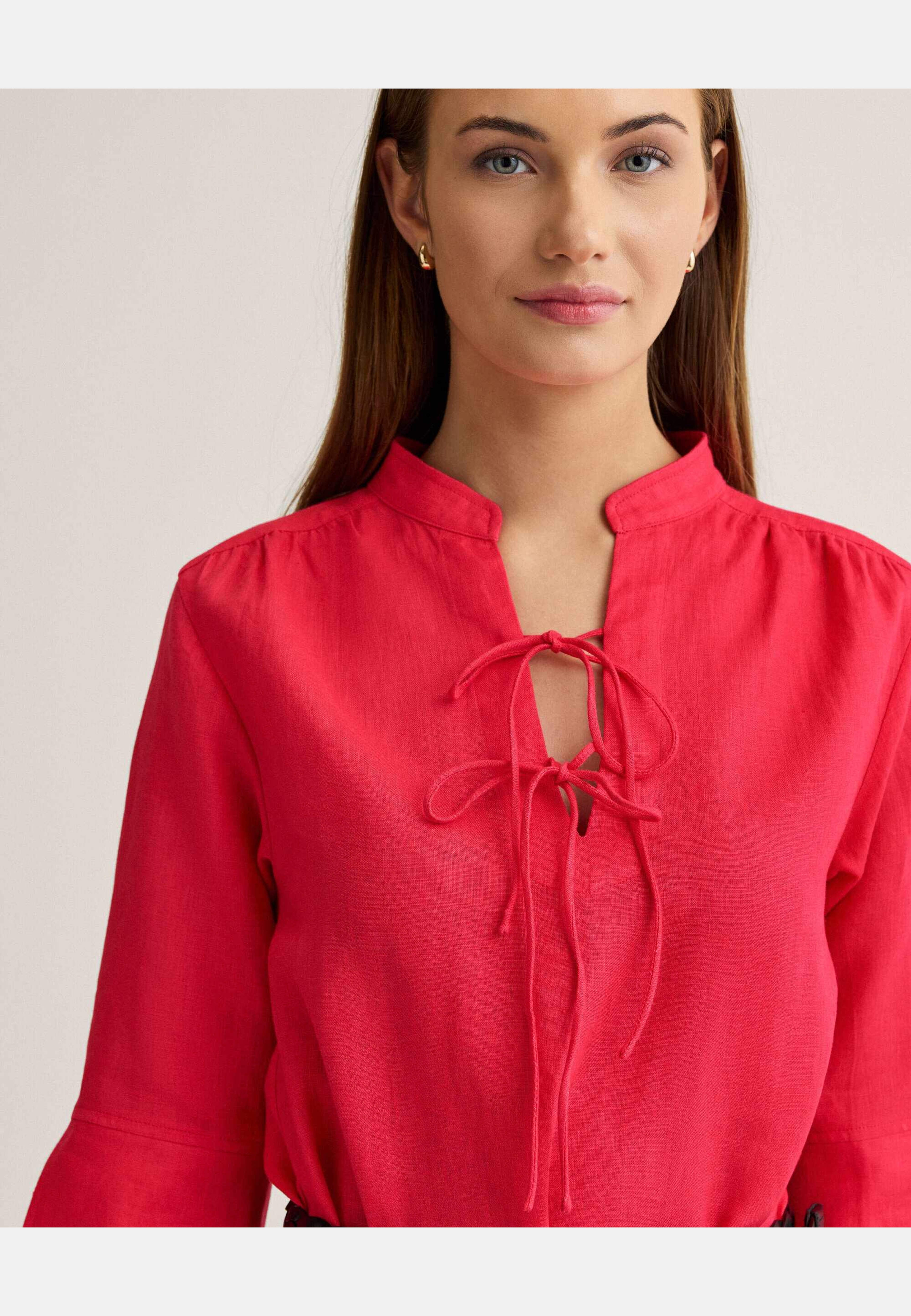 Thea Linen Dress, från Newhouse, i färgen röd. Klicka för att öppna bilden i stort format