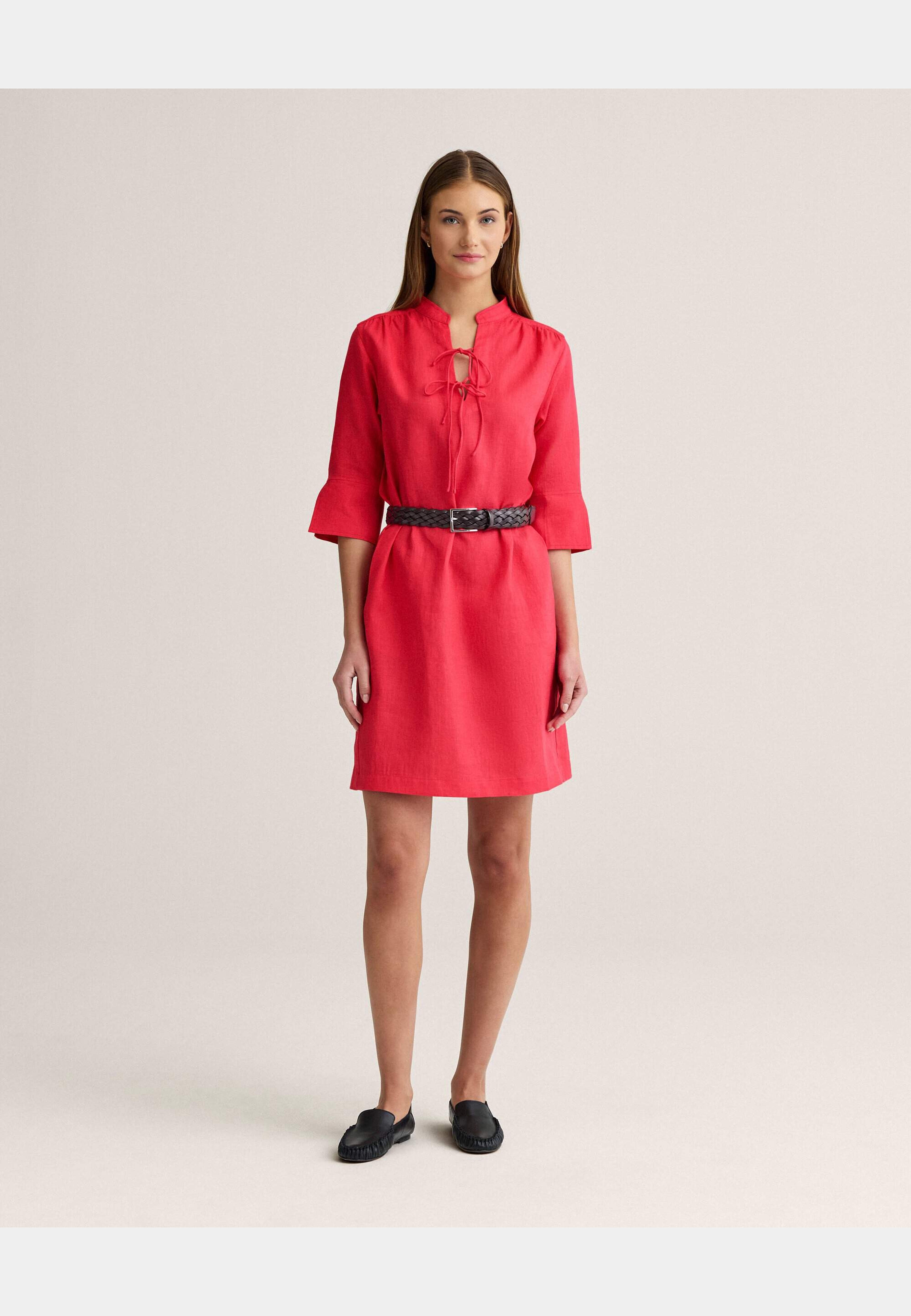 Thea Linen Dress, från Newhouse, i färgen röd. Klicka för att öppna bilden i stort format