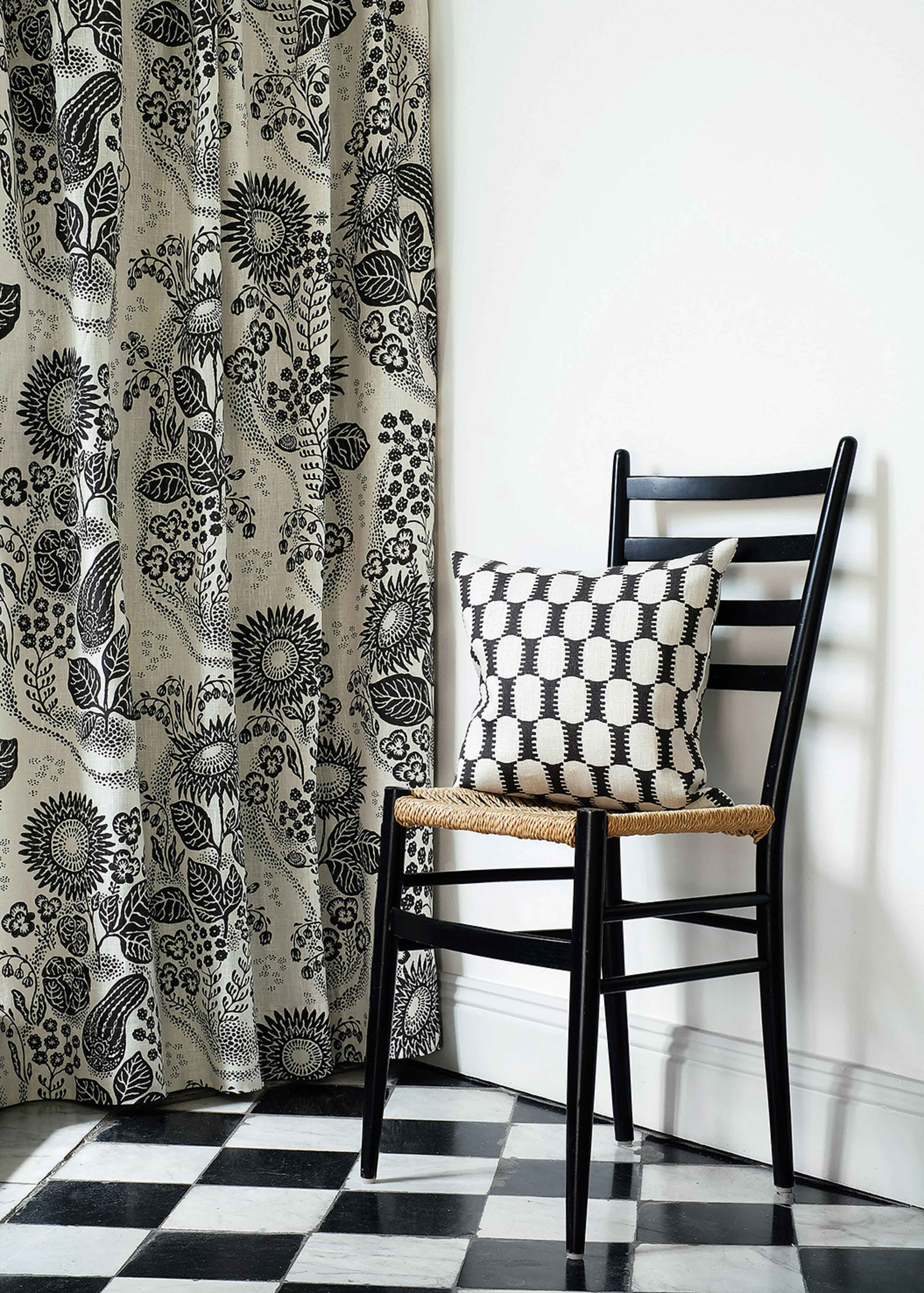 Cushion Cover Capri 40x40cm, från Littlephant, i färgen ivory / black. Klicka för att öppna bilden i stort format