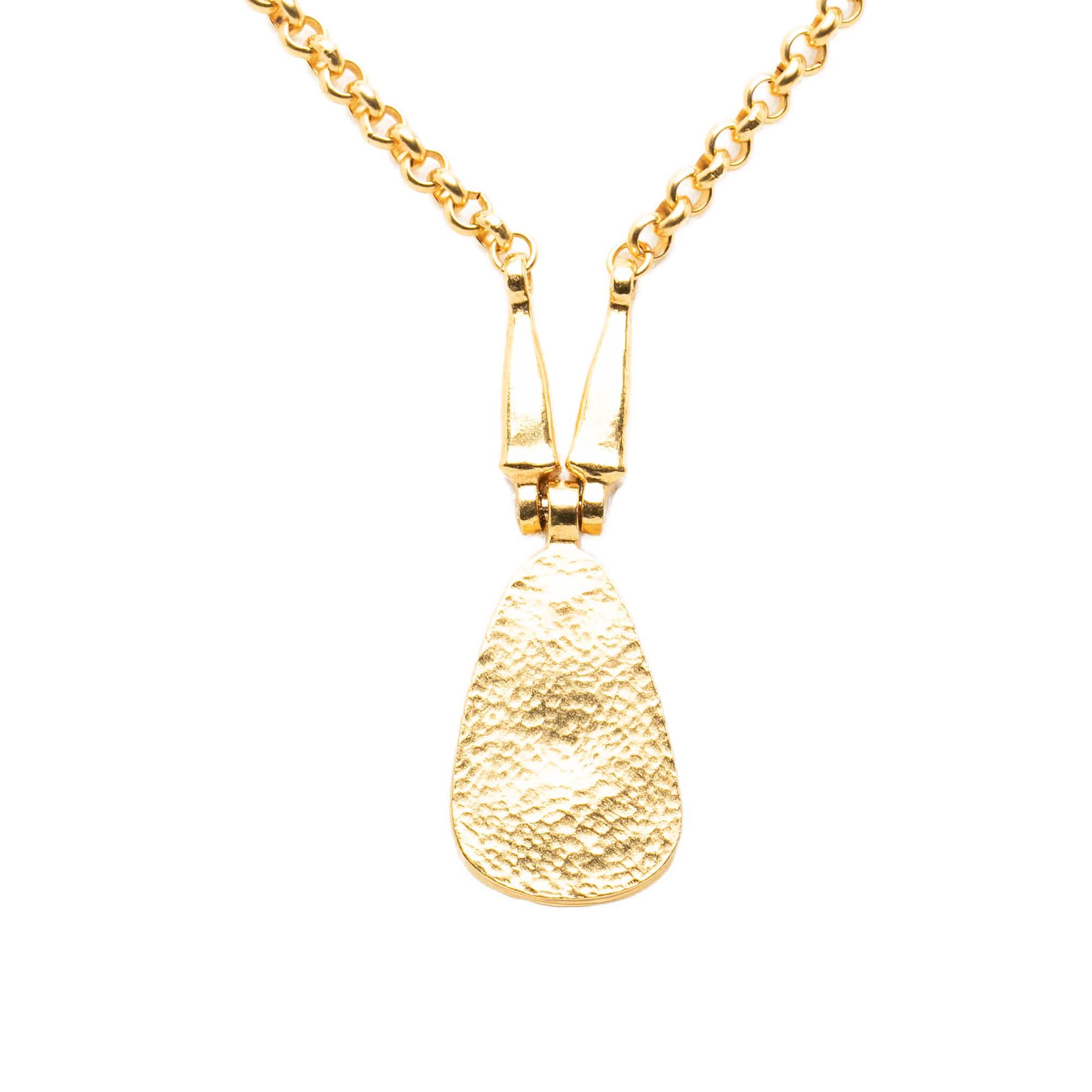 Chanel Cc Gold Plated Teardrop Pendant Necklace, från Luxclusif, i färgen guld. Klicka för att öppna bilden i stort format