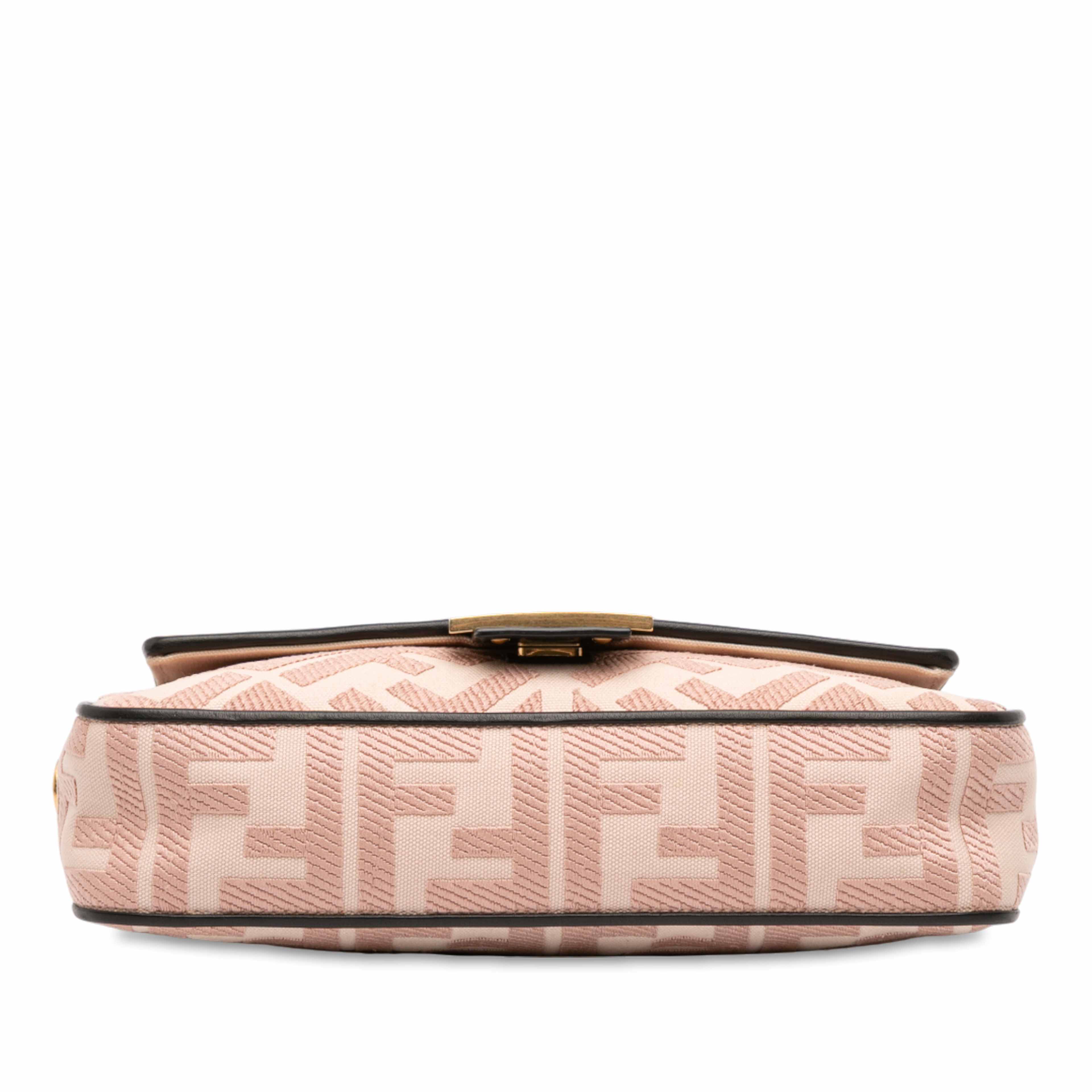 Fendi Zucca Embroidered Canvas Baguette Satchel, från Luxclusif, i färgen light pink. Klicka för att öppna bilden i stort format