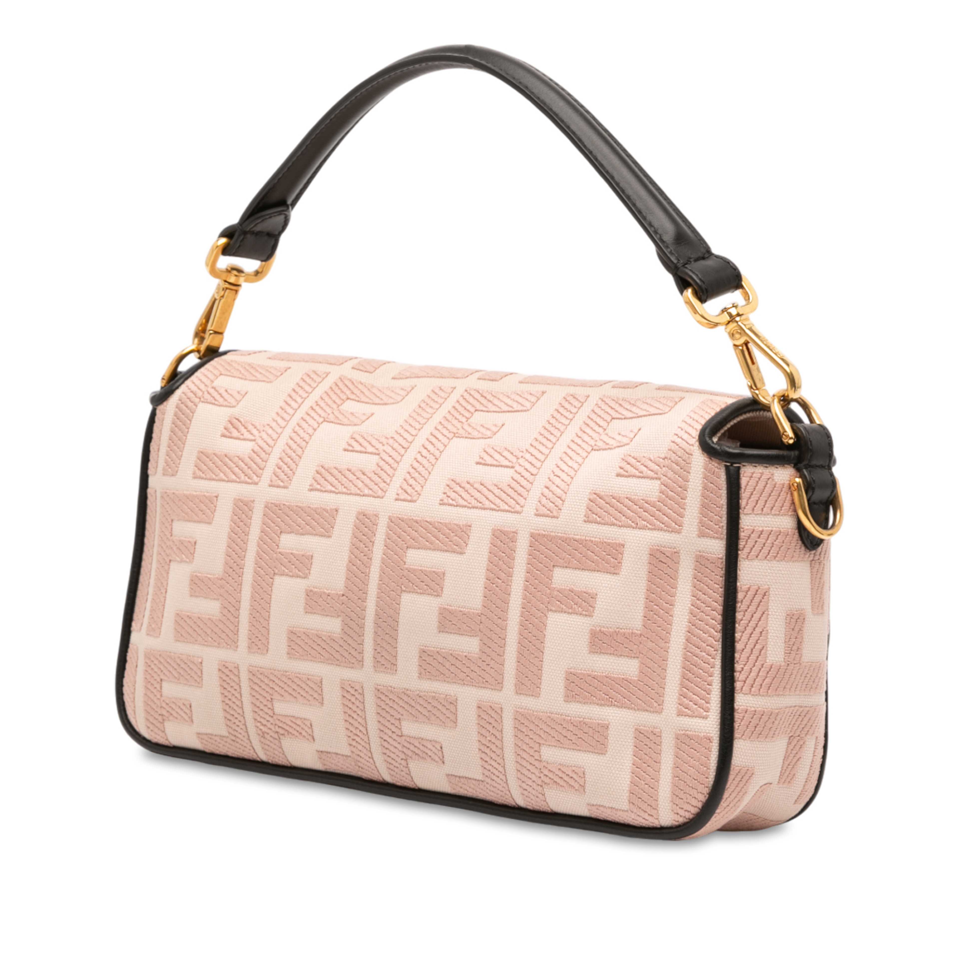 Fendi Zucca Embroidered Canvas Baguette Satchel, från Luxclusif, i färgen light pink. Klicka för att öppna bilden i stort format