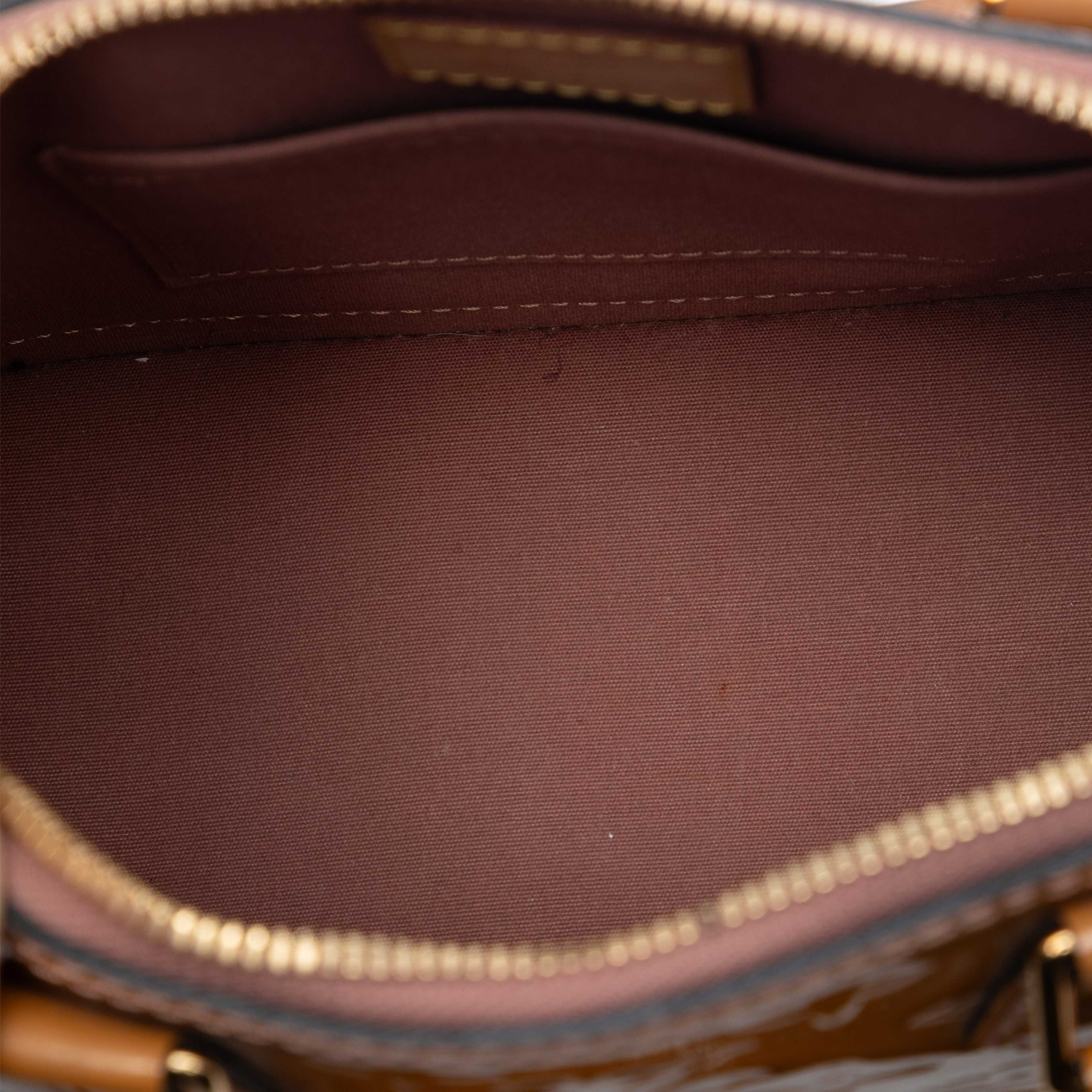 Louis Vuitton Monogram Vernis Alma Bb, från Luxclusif, i färgen camel. Klicka för att öppna bilden i stort format
