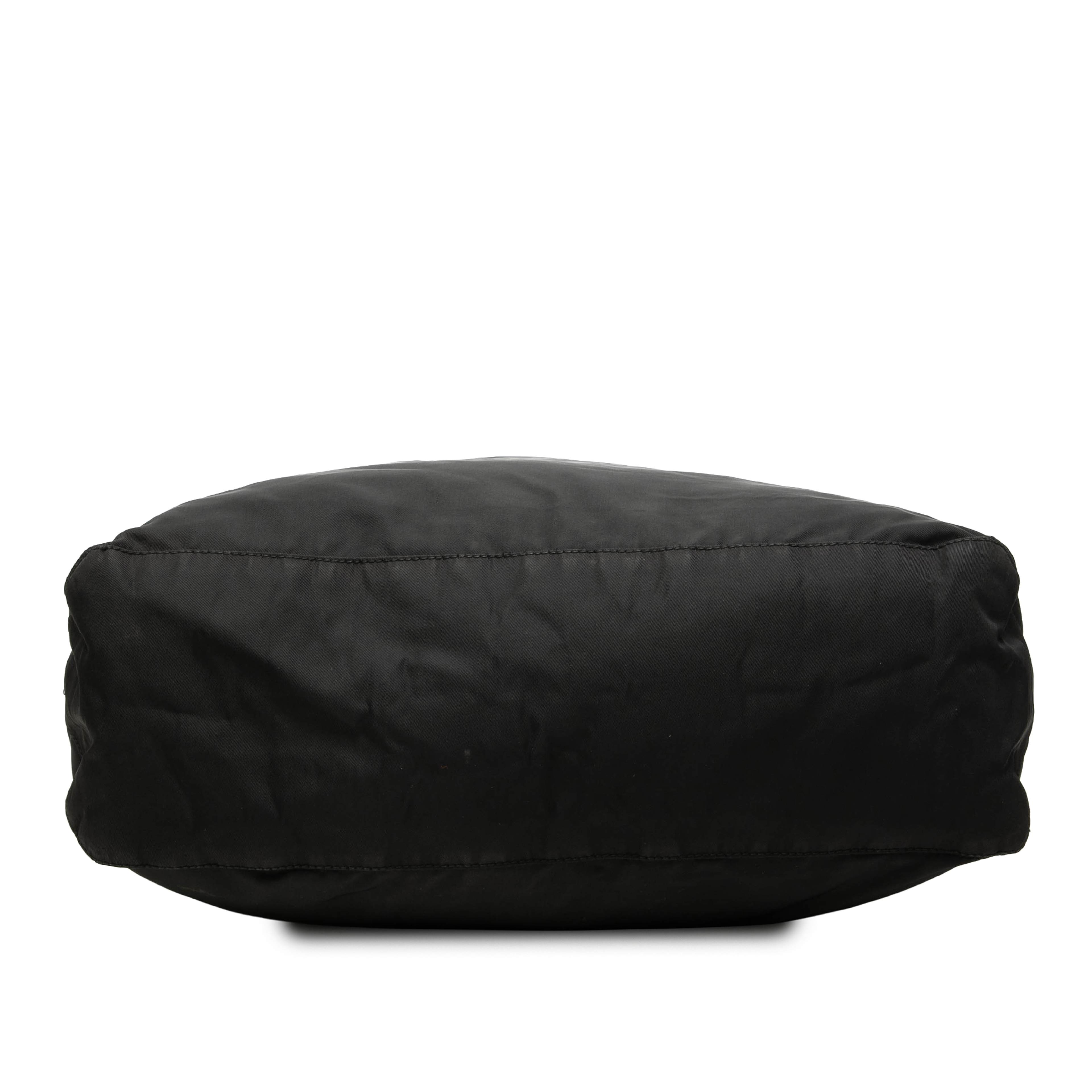 Prada Tessuto Tote, från Luxclusif, i färgen svart. Klicka för att öppna bilden i stort format