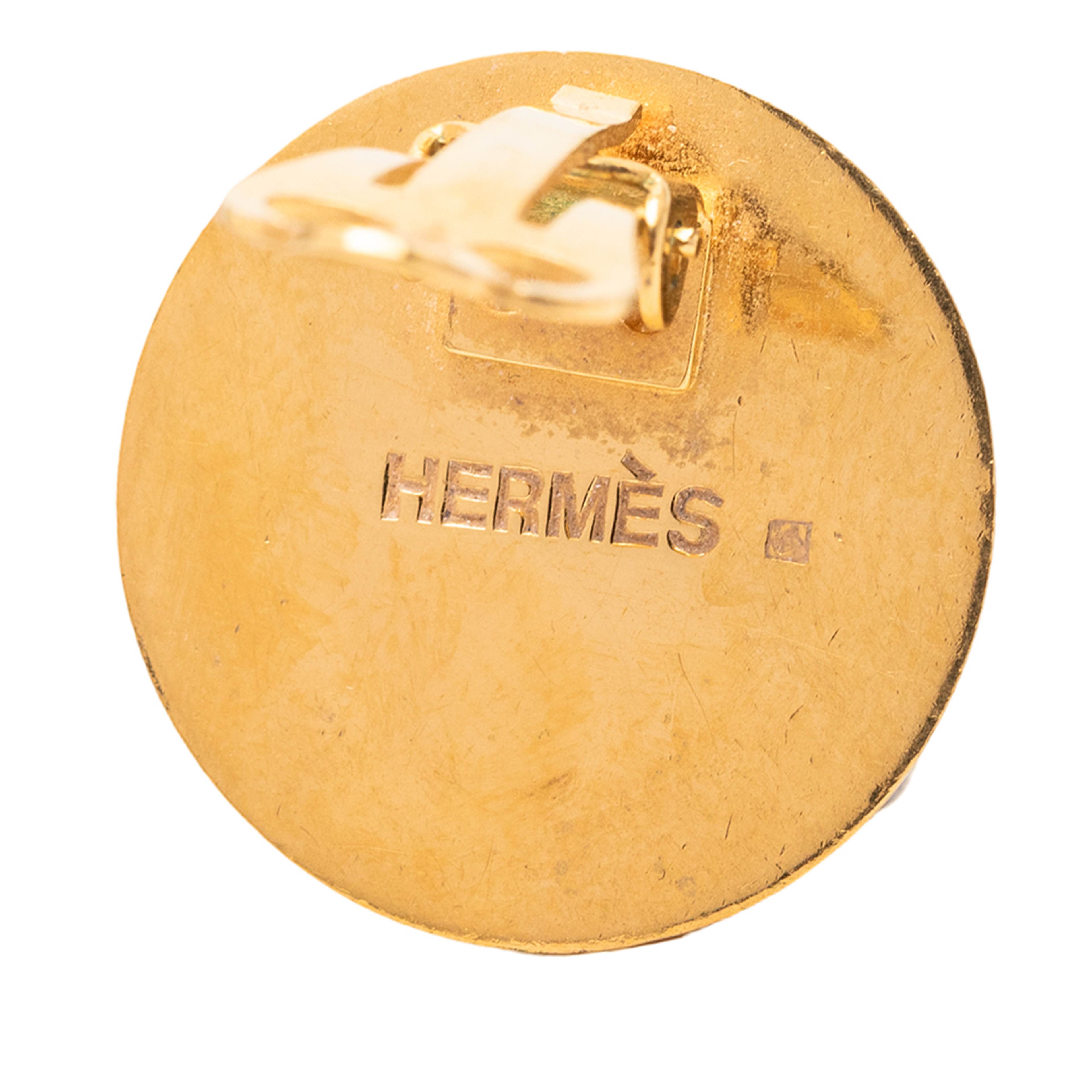 Hermès Enamel Clip On Earrings, från Luxclusif, i färgen red. Klicka för att öppna bilden i stort format