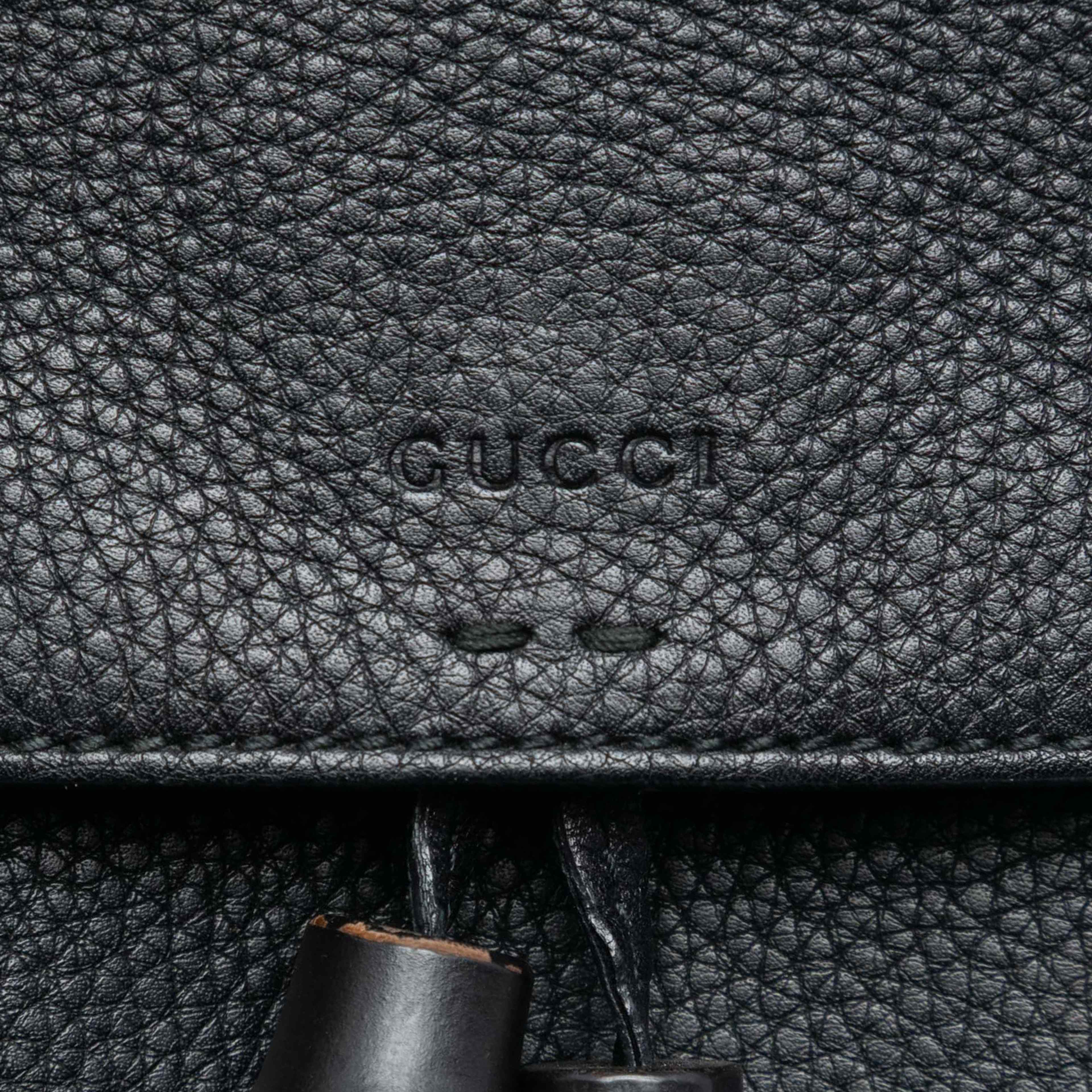Gucci Medium Leather Bamboo Daily Crossbody, från Luxclusif, i färgen black. Klicka för att öppna bilden i stort format