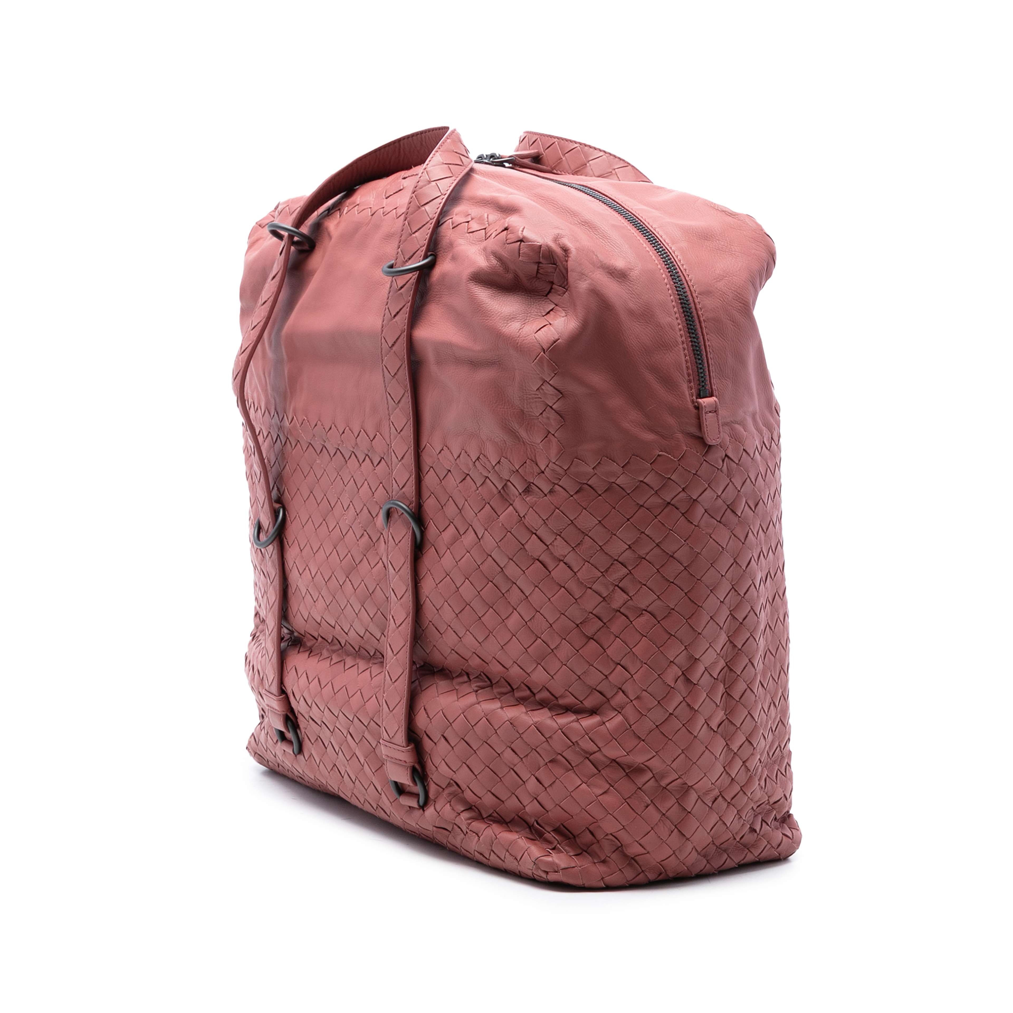Bottega Veneta Nappa Intrecciato Handbag, från Luxclusif, i färgen rosa. Klicka för att öppna bilden i stort format