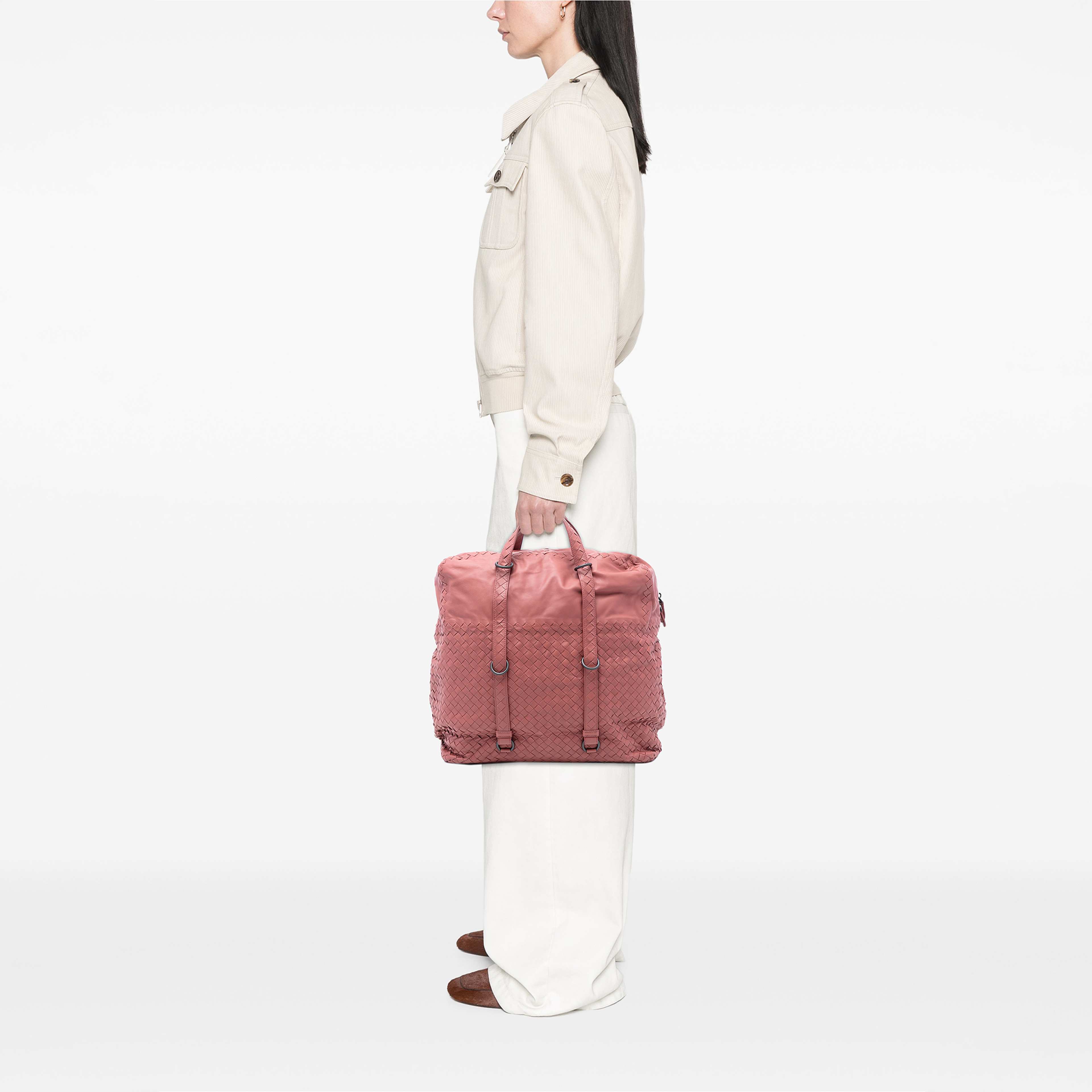 Bottega Veneta Nappa Intrecciato Handbag, från Luxclusif, i färgen rosa. Klicka för att öppna bilden i stort format