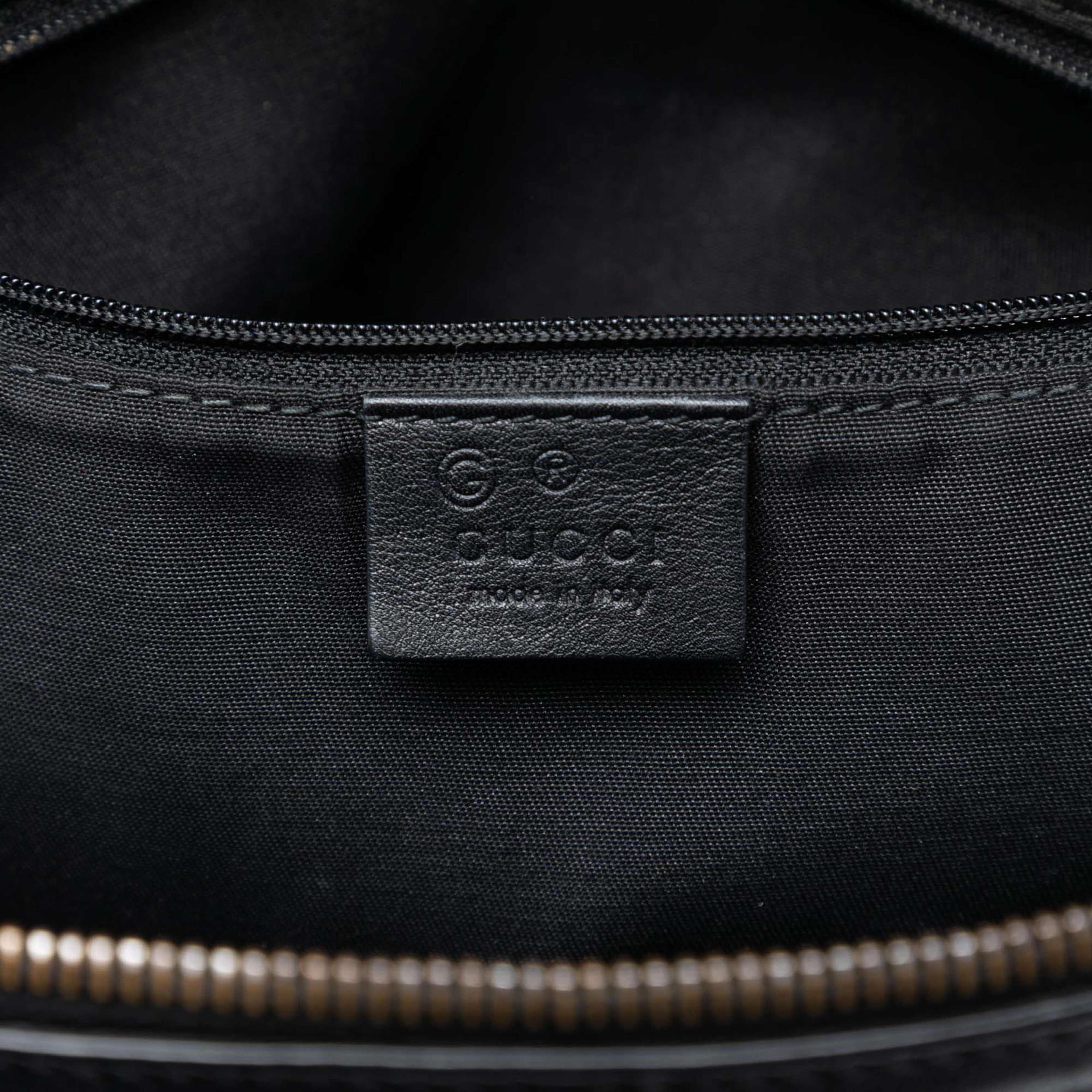 Gucci Medium Guccissima Dome Satchel, från Luxclusif, i färgen black. Klicka för att öppna bilden i stort format