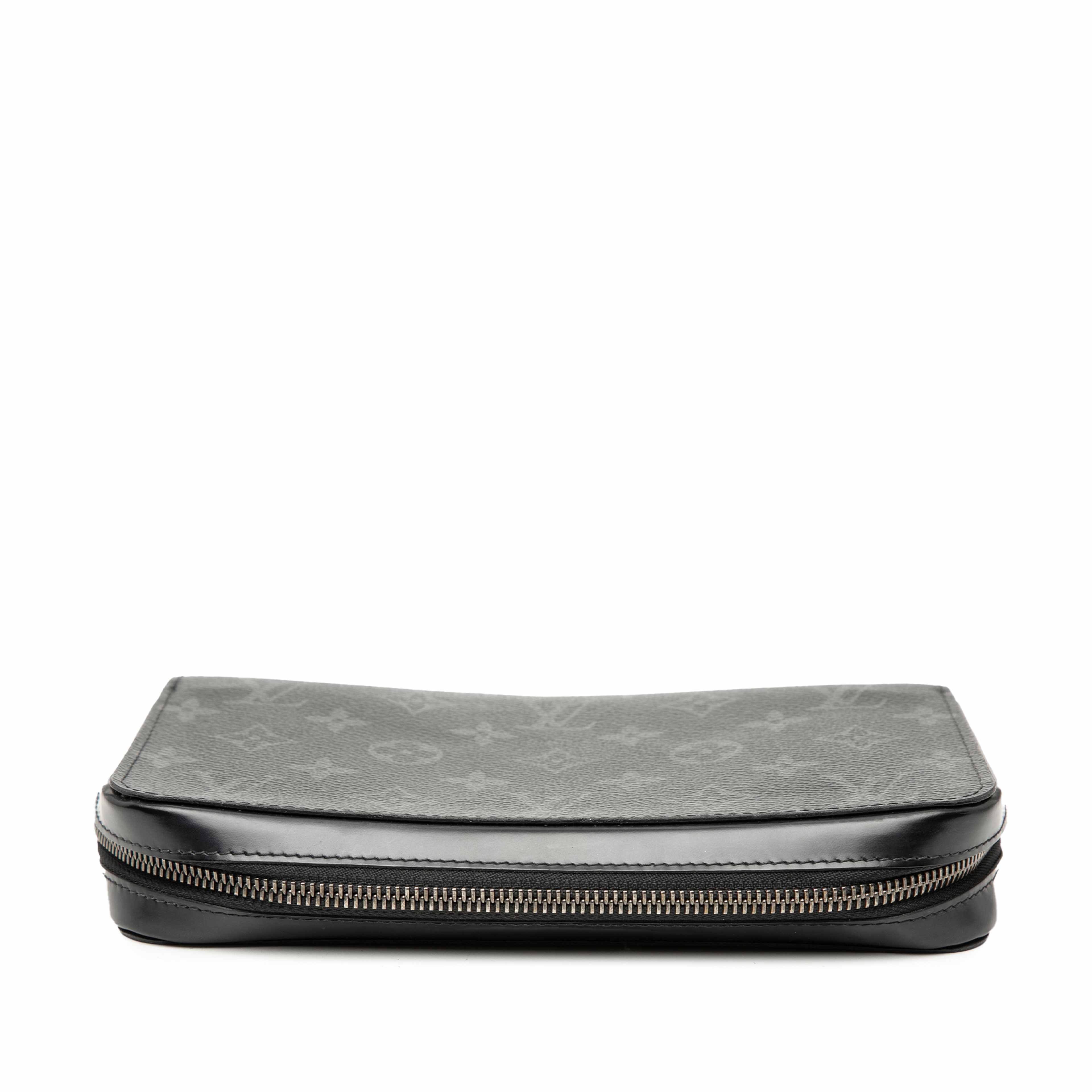 Louis Vuitton Monogram Eclipse Zippy Xl Wallet, från Luxclusif, i färgen svart. Klicka för att öppna bilden i stort format