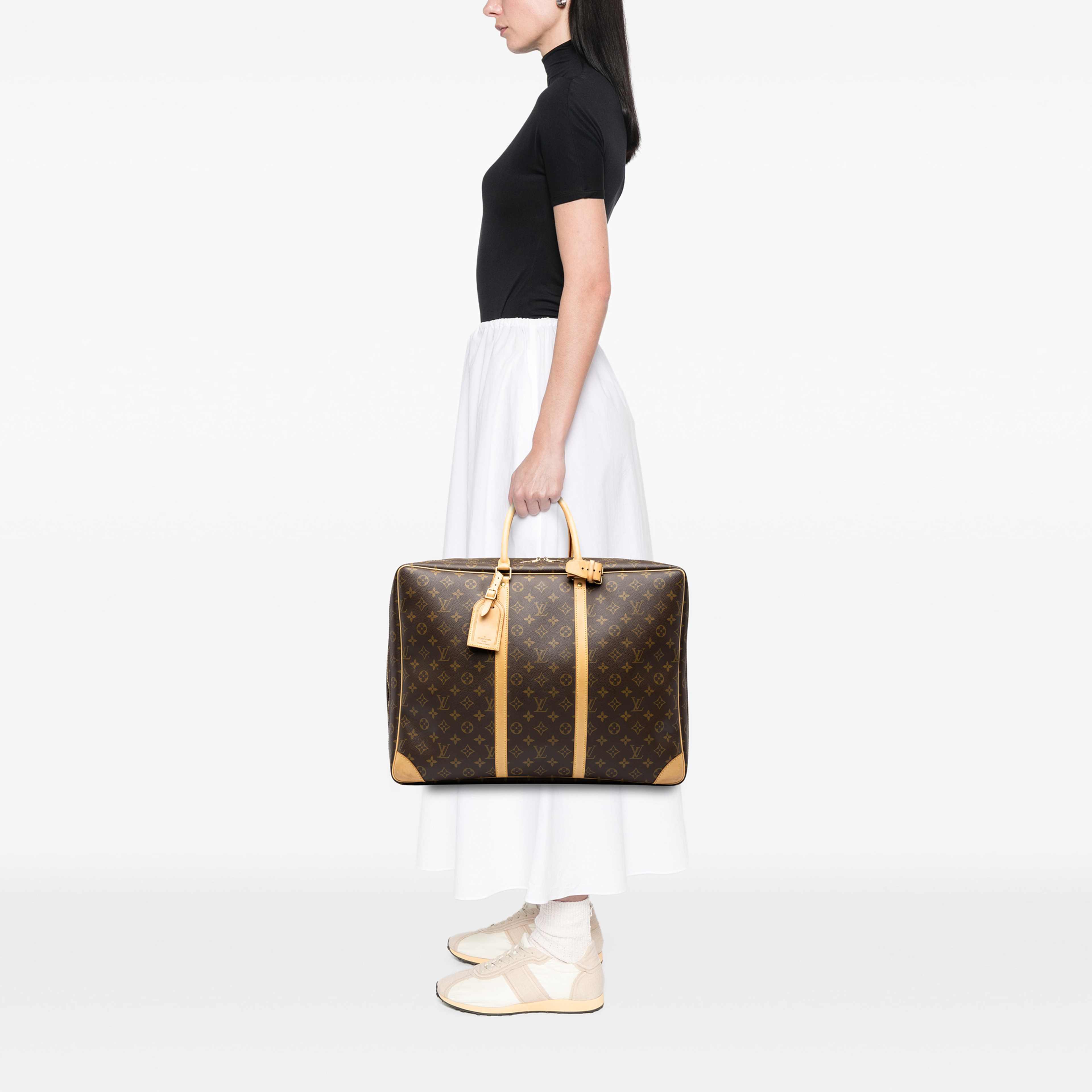 Louis Vuitton Monogram Sirius 50, från Luxclusif, i färgen brun. Klicka för att öppna bilden i stort format