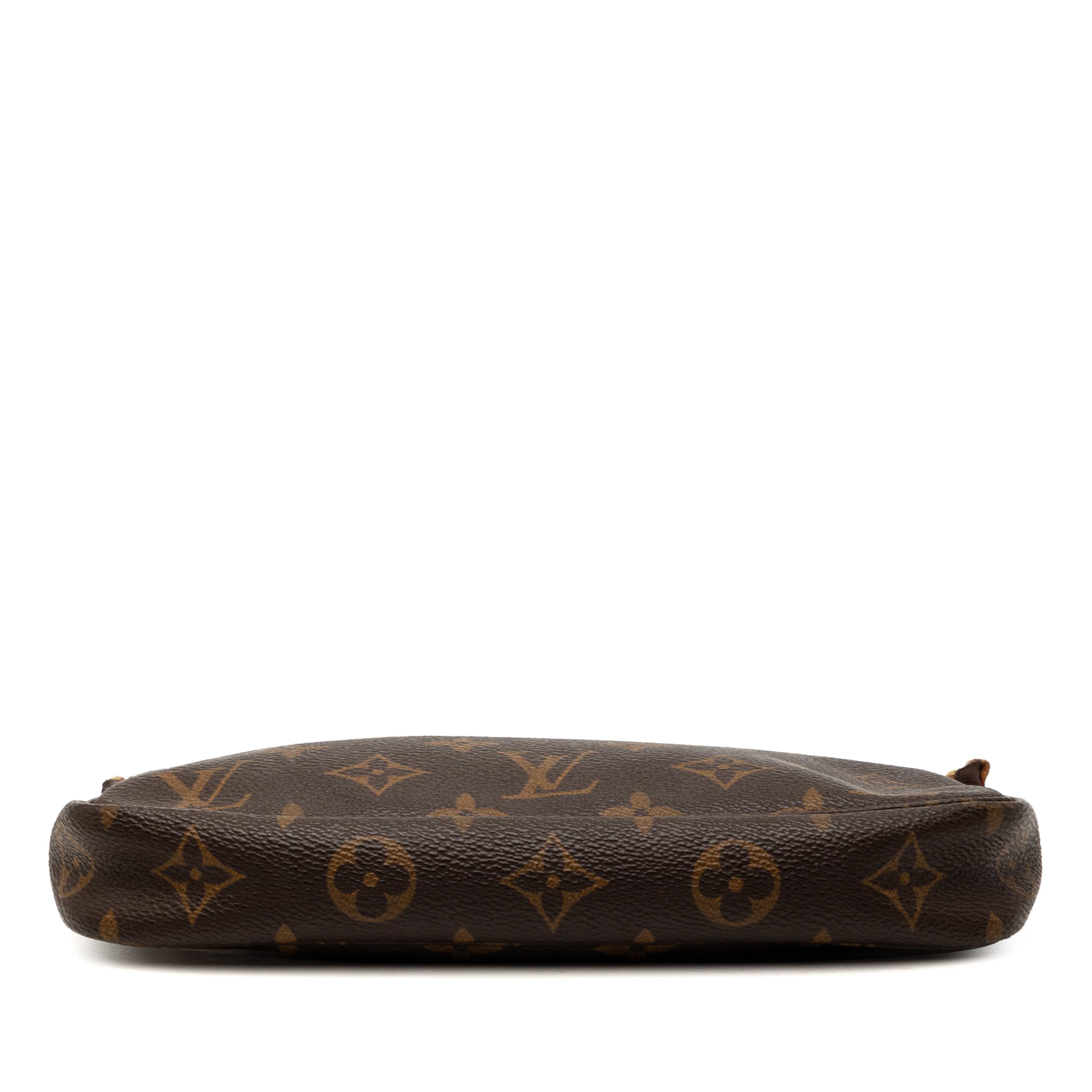 Louis Vuitton Monogram Pochette Accessoires, från Luxclusif, i färgen brown. Klicka för att öppna bilden i stort format