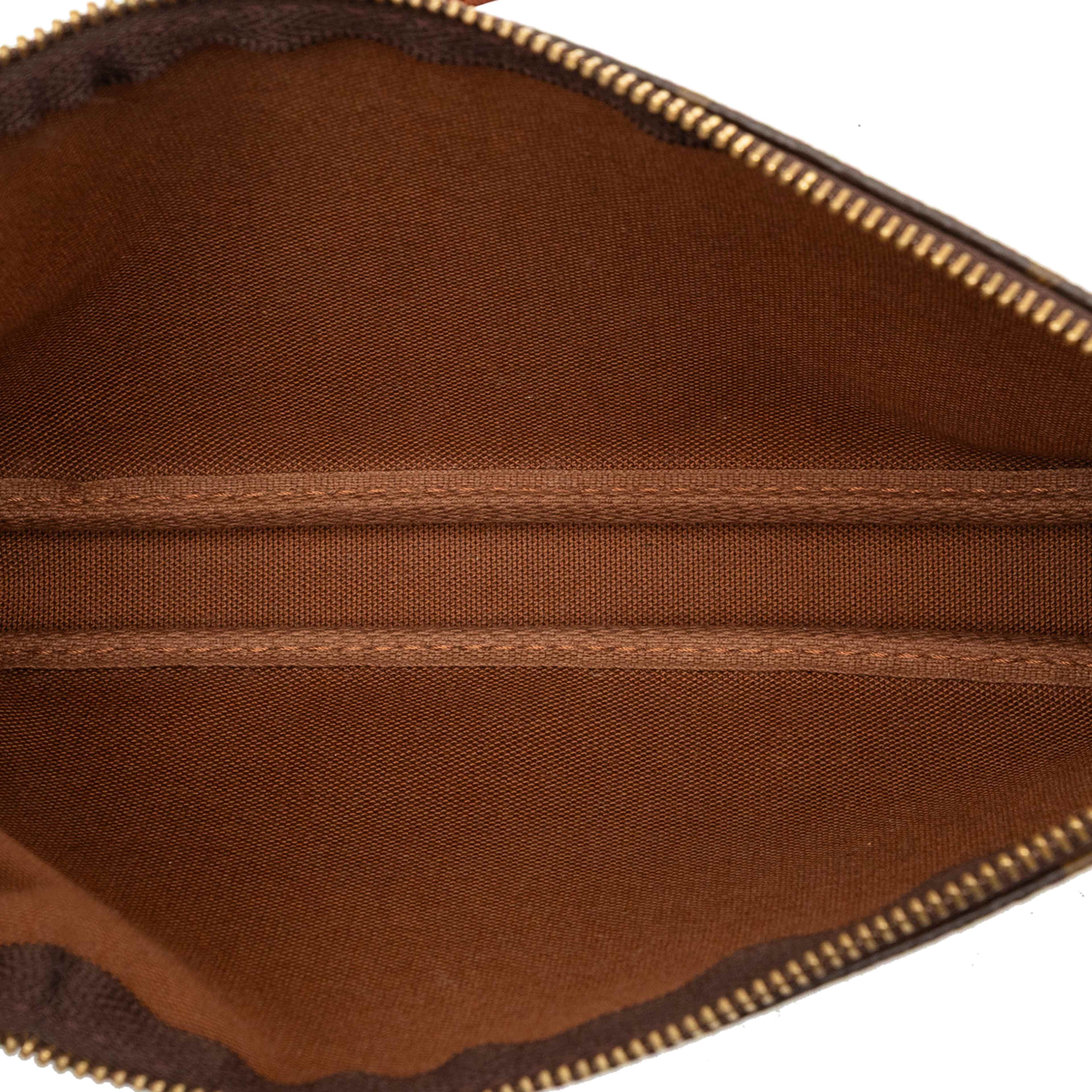 Louis Vuitton Monogram Pochette Accessoires, från Luxclusif, i färgen brown. Klicka för att öppna bilden i stort format