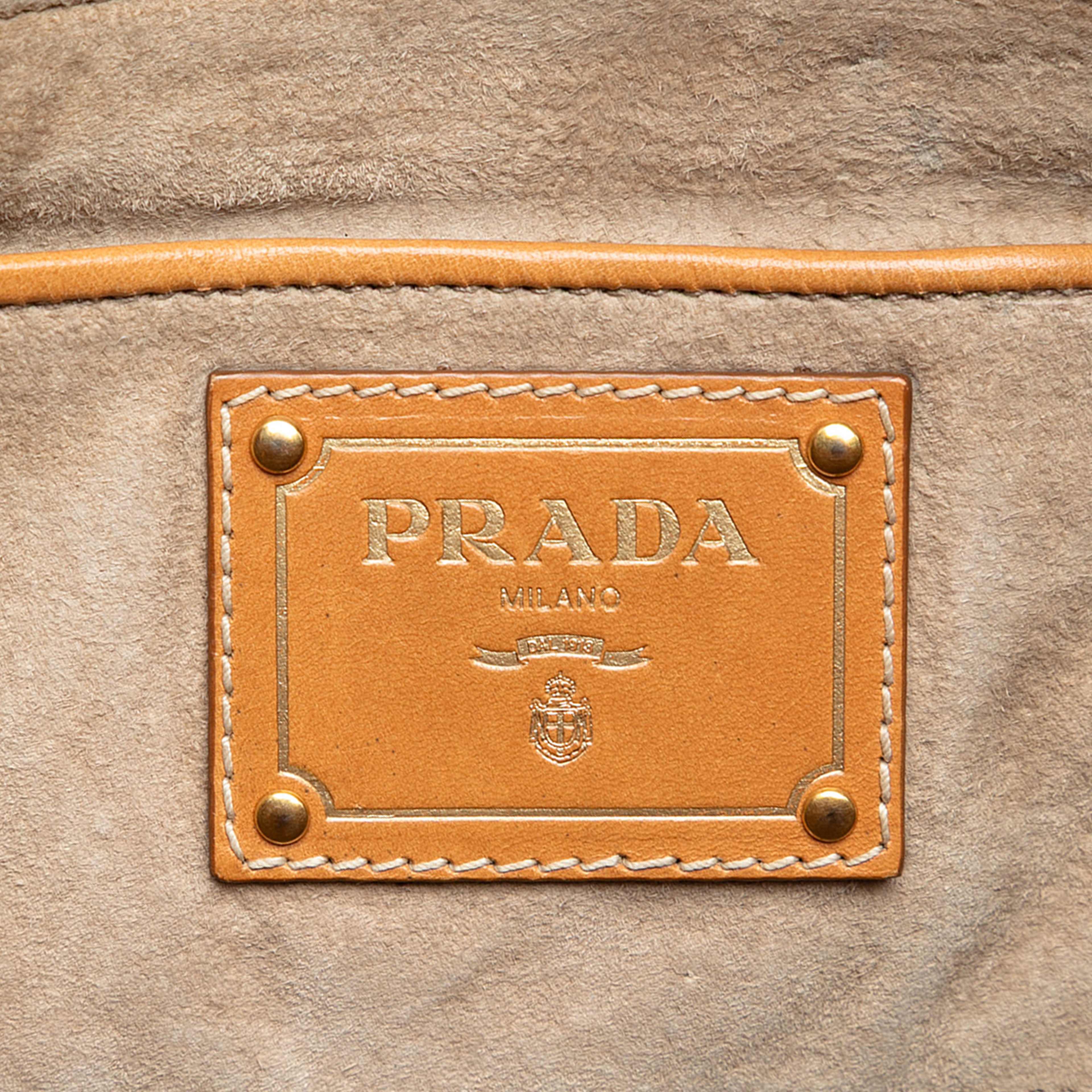 Prada Canvas Canapa Pattina Satchel, från Luxclusif, i färgen blue. Klicka för att öppna bilden i stort format