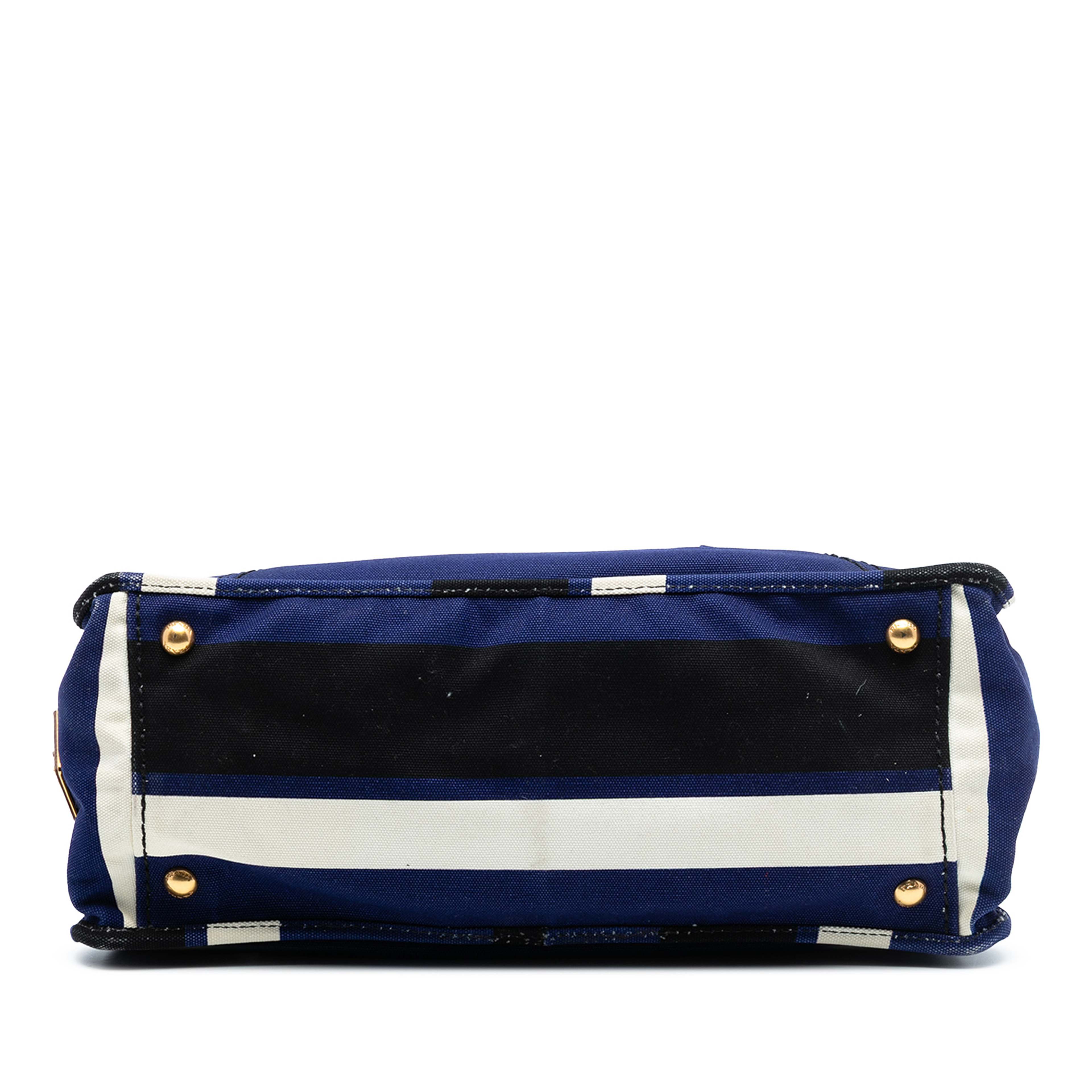 Prada Canvas Canapa Pattina Satchel, från Luxclusif, i färgen svart. Klicka för att öppna bilden i stort format