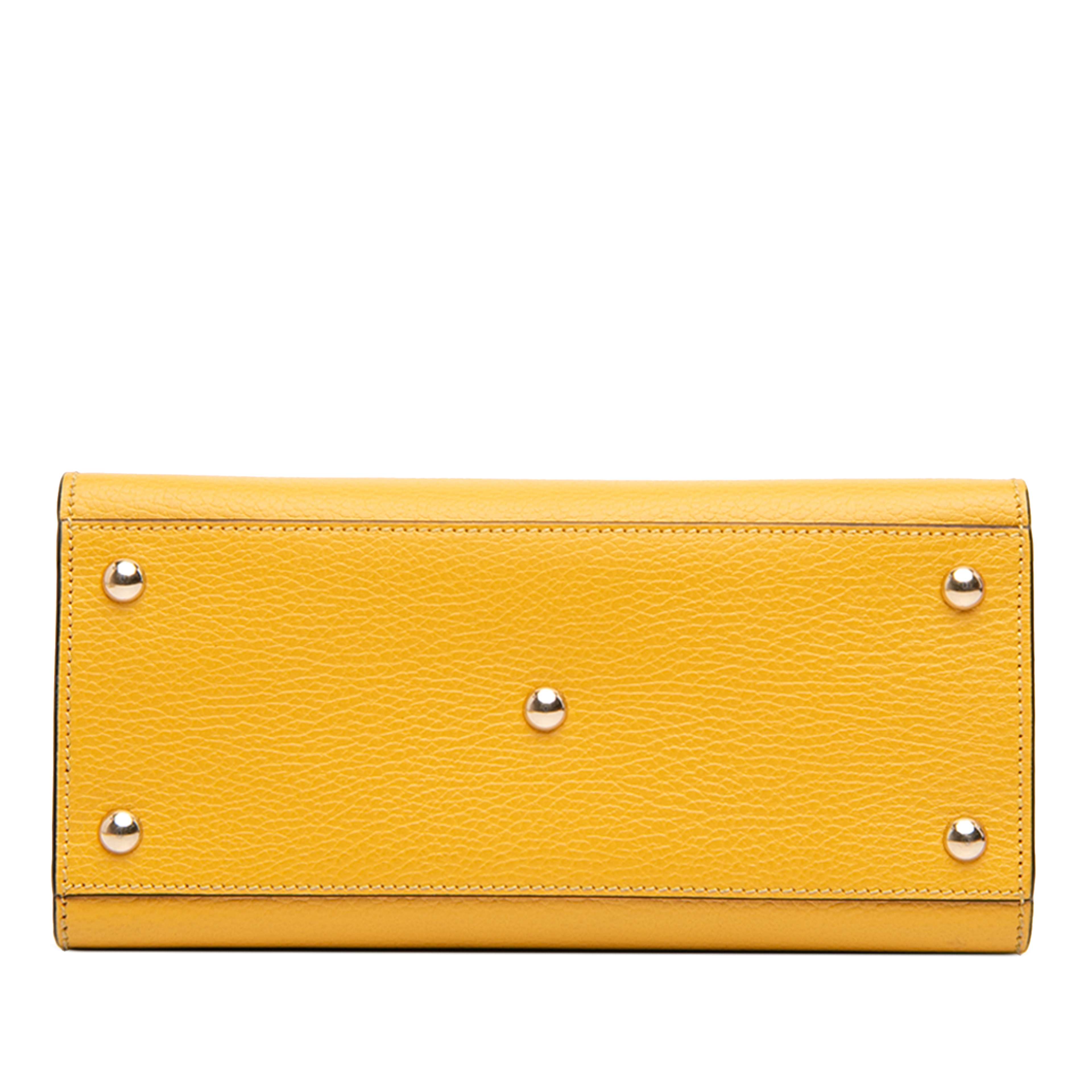 Gucci Medium Leather Soho Top Handle Convertible Tote, från Luxclusif, i färgen mustard. Klicka för att öppna bilden i stort format