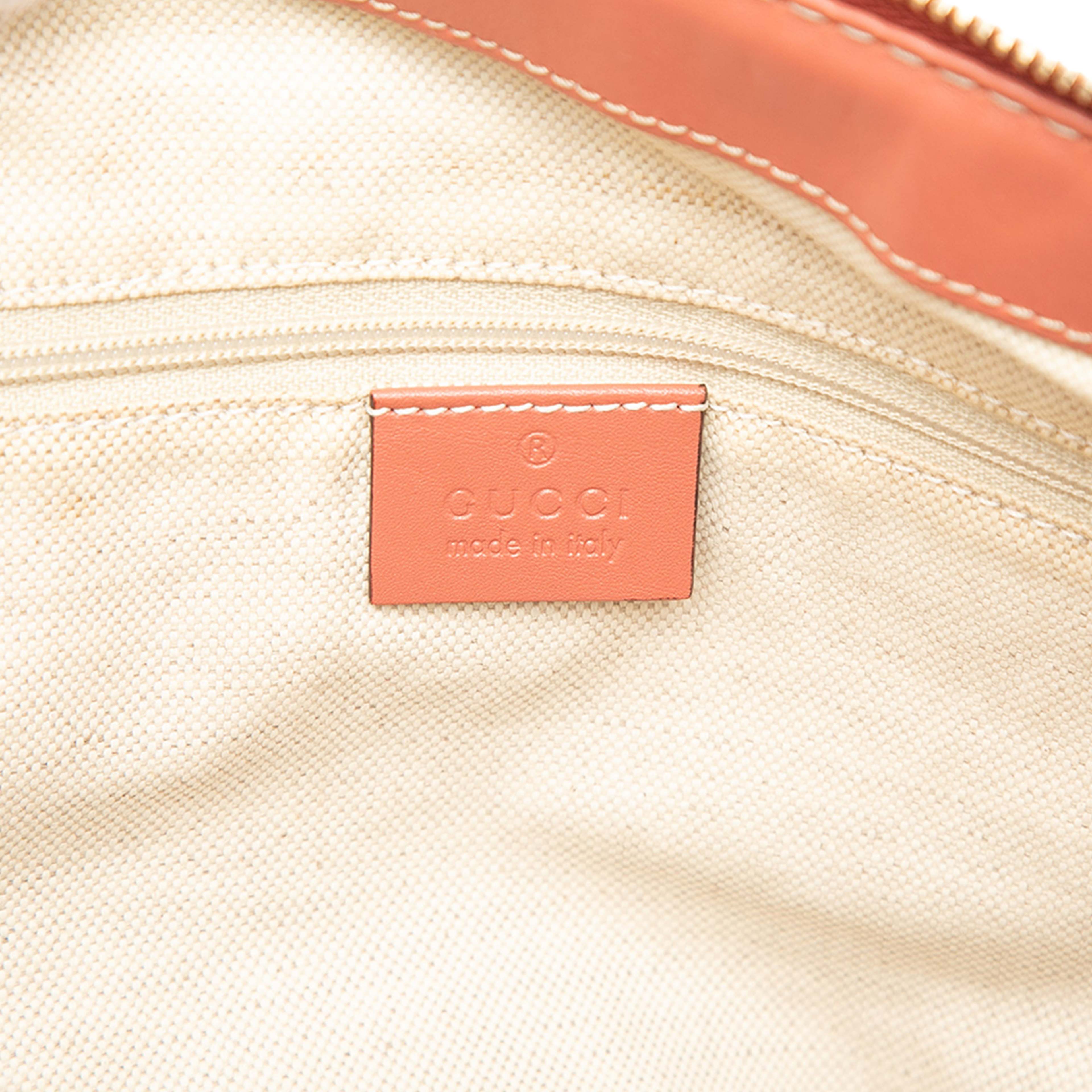 Gucci Diamante Canvas Sukey Satchel, från Luxclusif, i färgen beige. Klicka för att öppna bilden i stort format