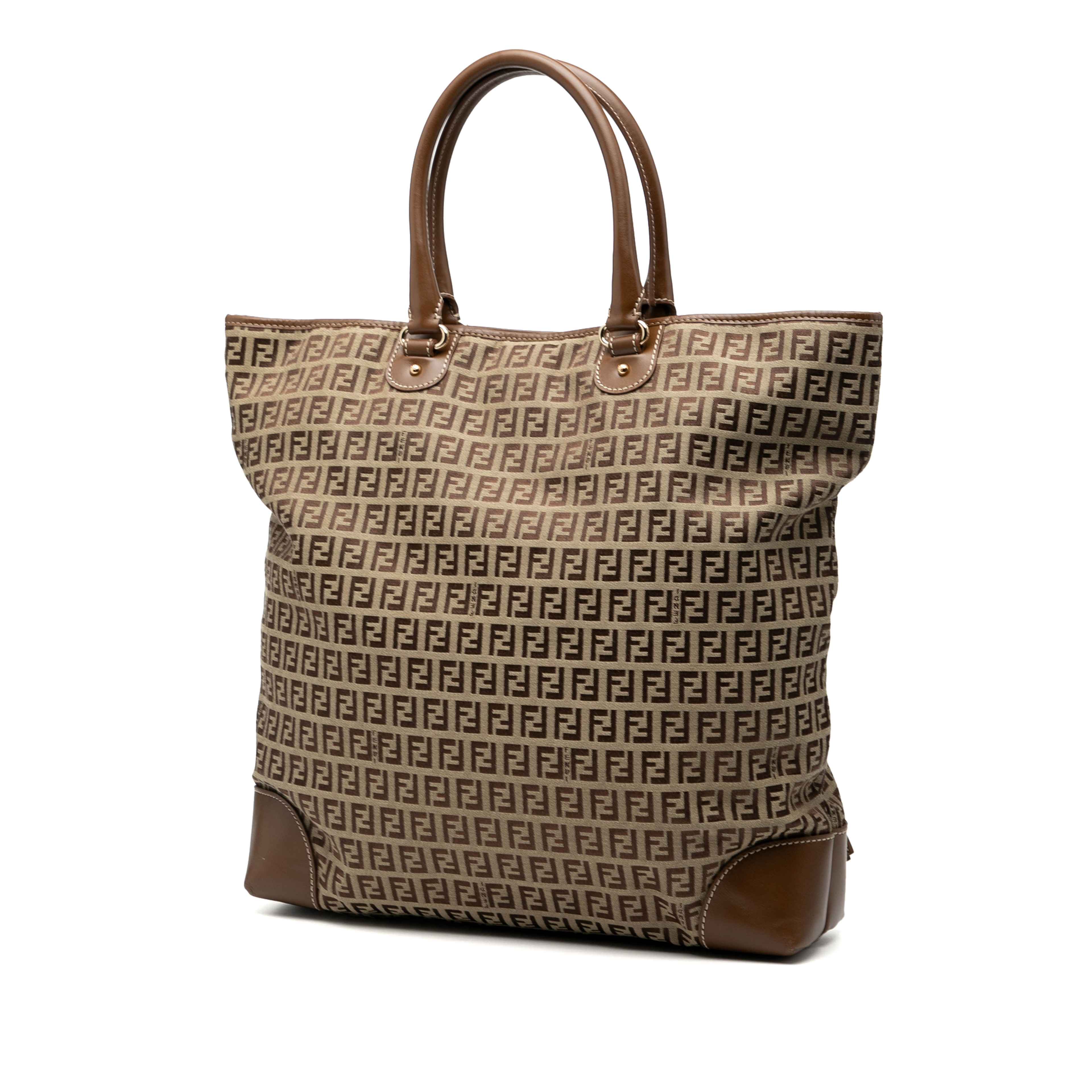 Fendi Zucchino Canvas Chef Shopping Tote, från Luxclusif, i färgen light brown. Klicka för att öppna bilden i stort format