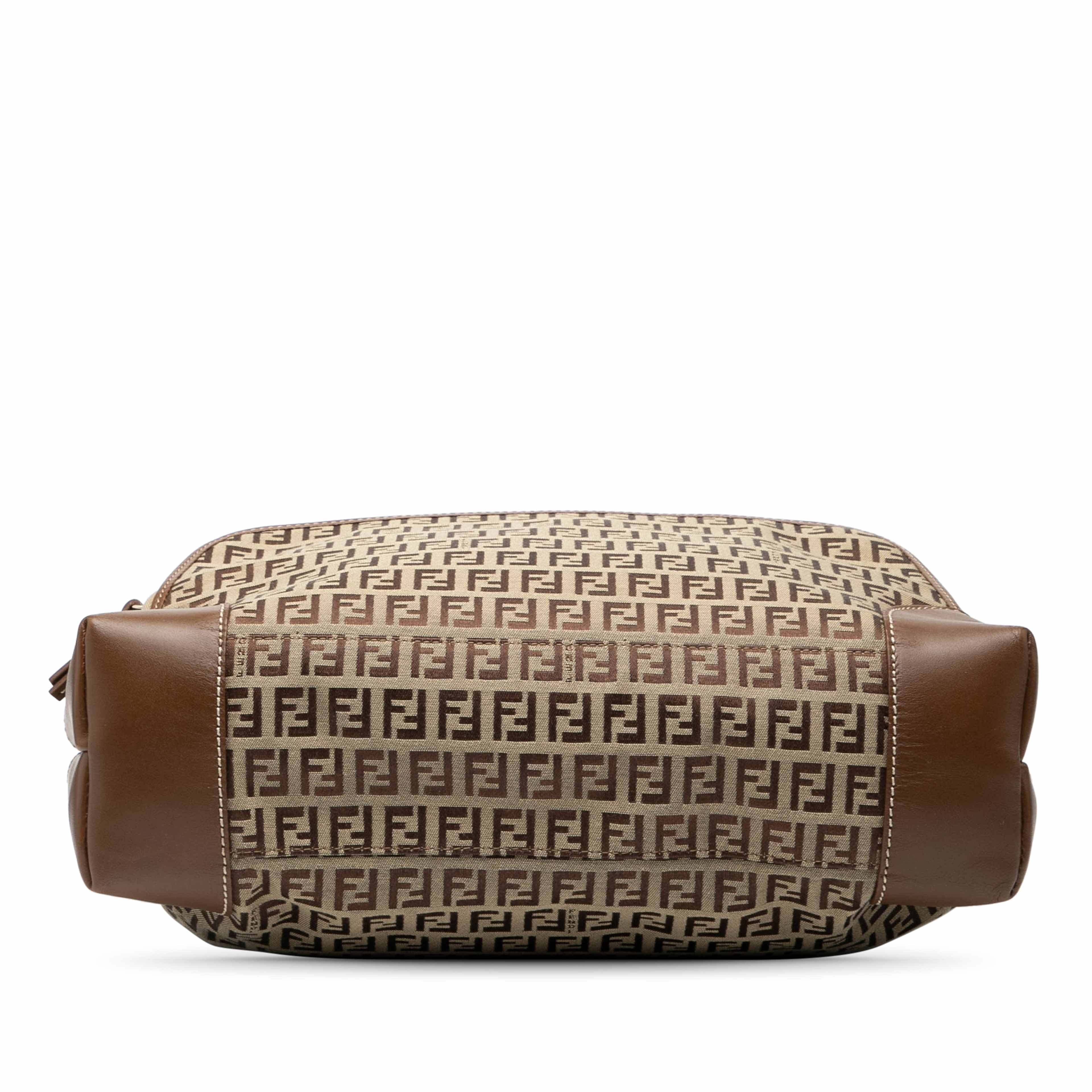 Fendi Zucchino Canvas Chef Shopping Tote, från Luxclusif, i färgen brun. Klicka för att öppna bilden i stort format