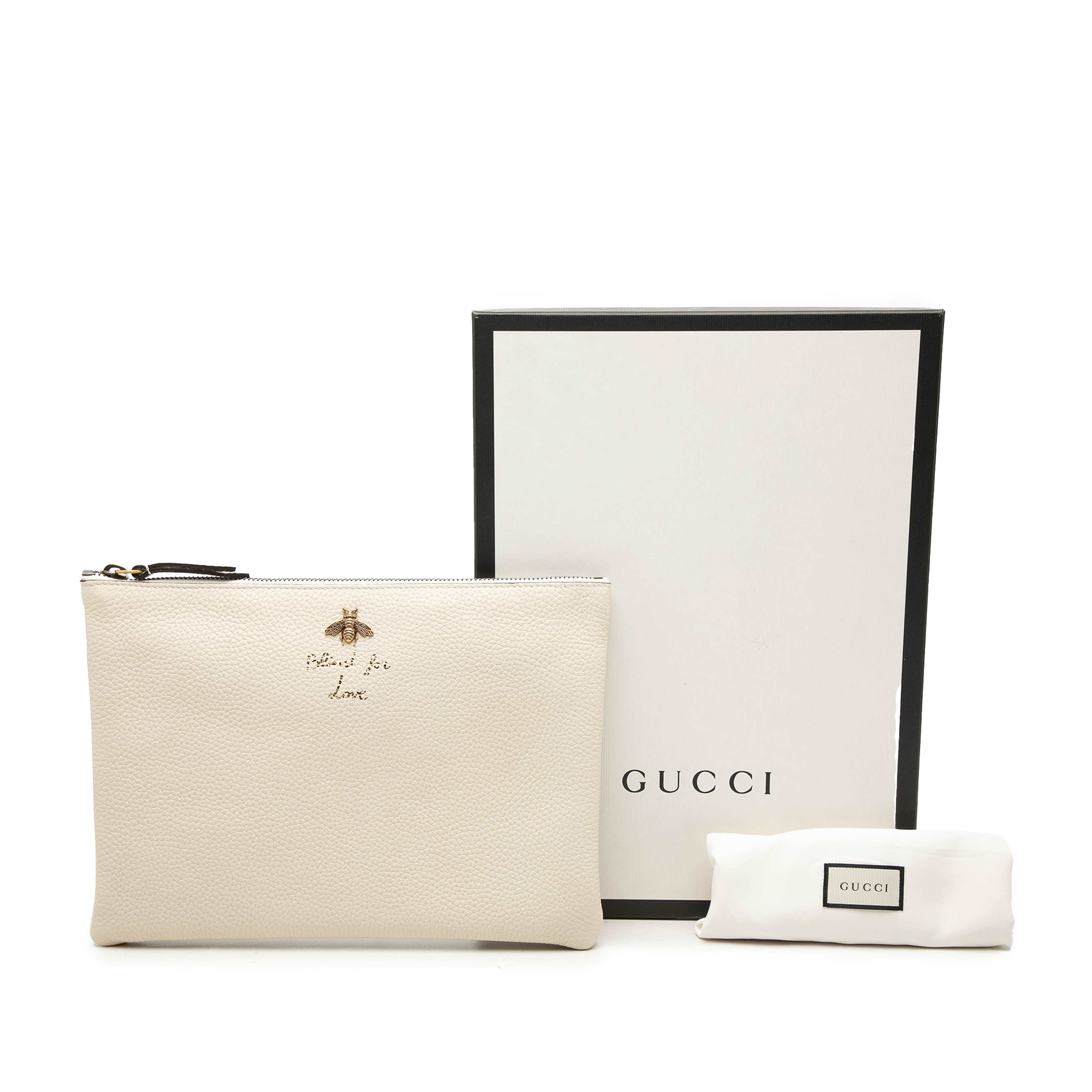 Gucci Calfskin Blind For Love Clutch, från Luxclusif, i färgen vit. Klicka för att öppna bilden i stort format