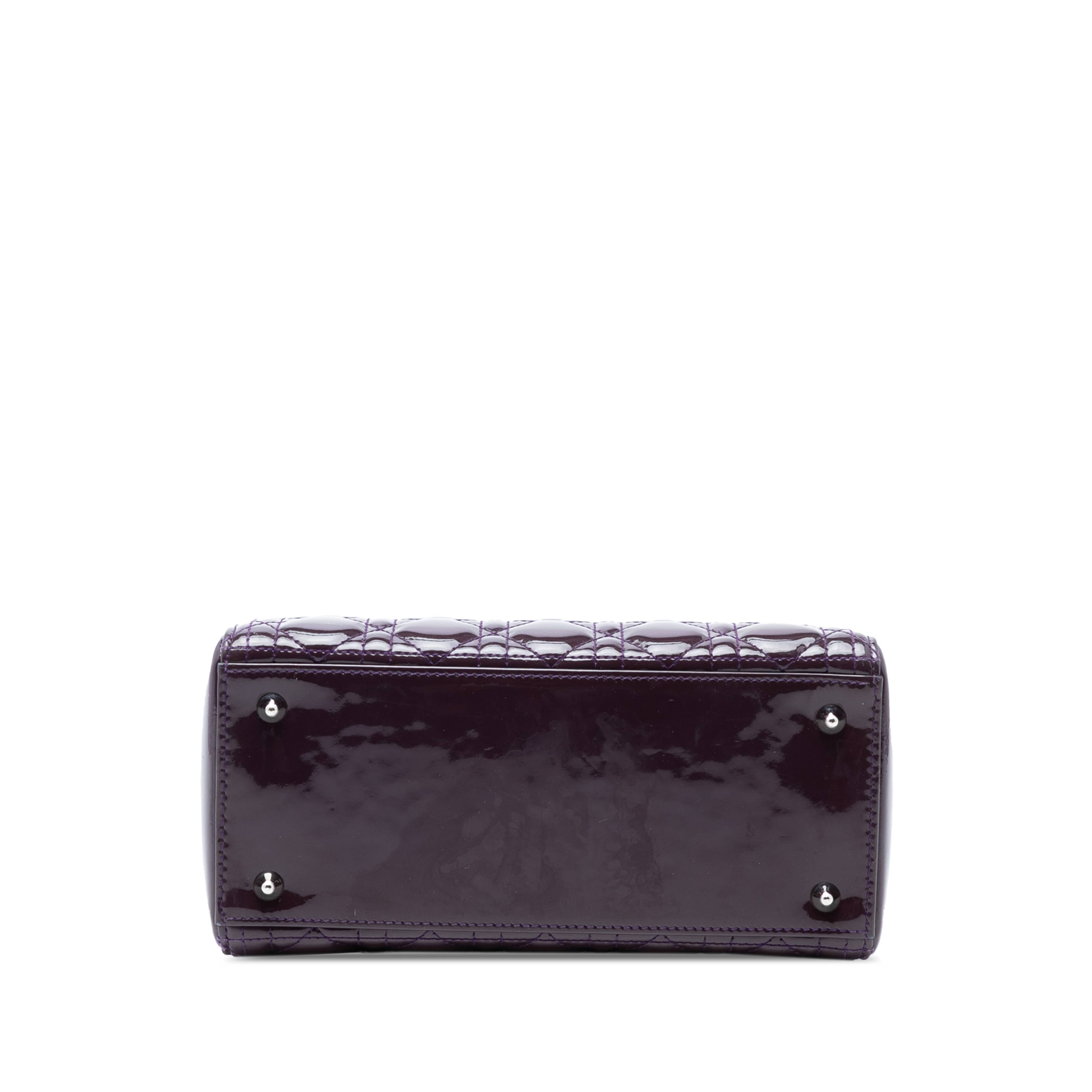 Dior Medium Patent Cannage Lady Dior, från Luxclusif, i färgen plum. Klicka för att öppna bilden i stort format