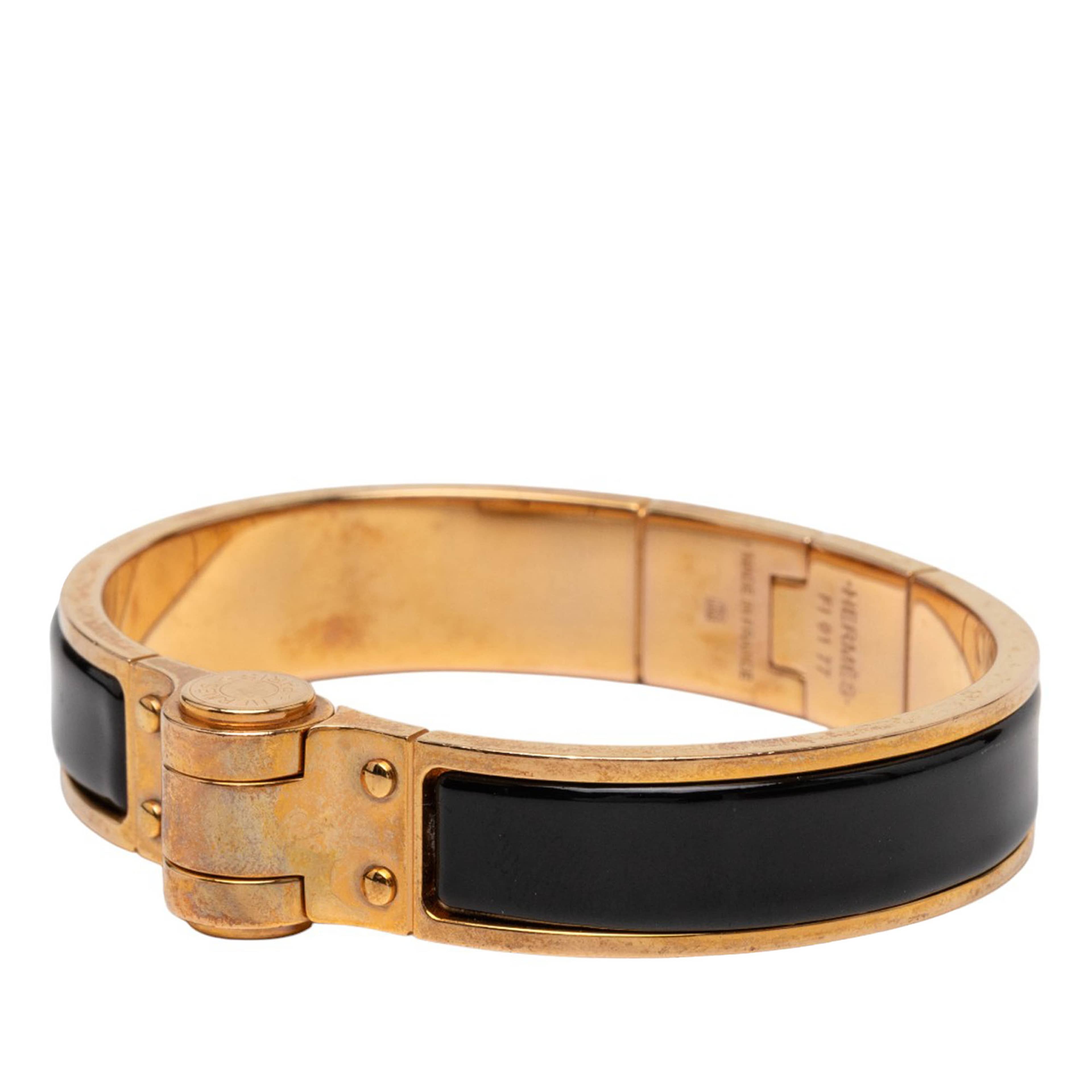 Hermès Narrow Enamel Charniere Uni Hinged Bracelet, från Luxclusif, i färgen black. Klicka för att öppna bilden i stort format