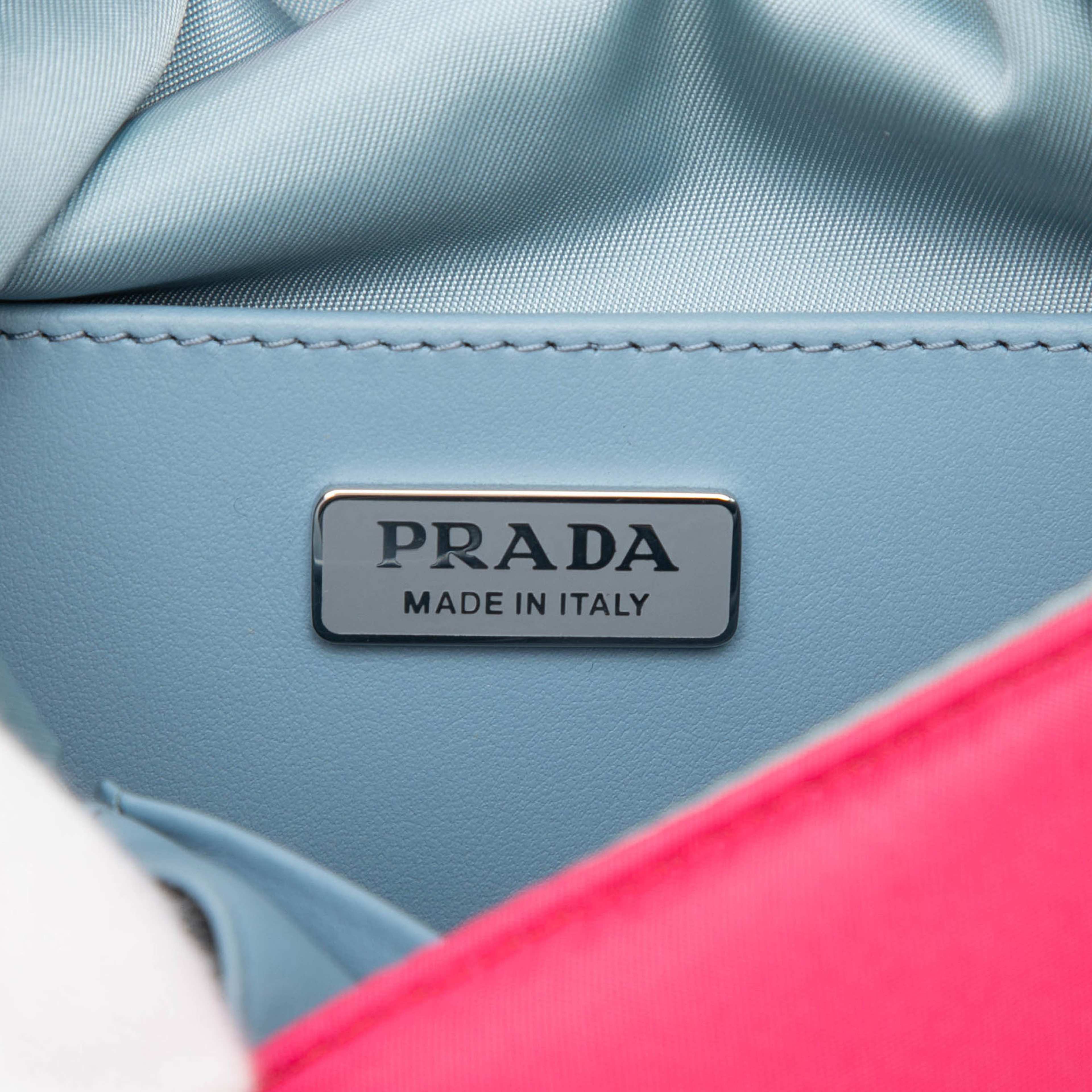 Prada Tessuto Etiquette Crossbody, från Luxclusif, i färgen dark pink. Klicka för att öppna bilden i stort format