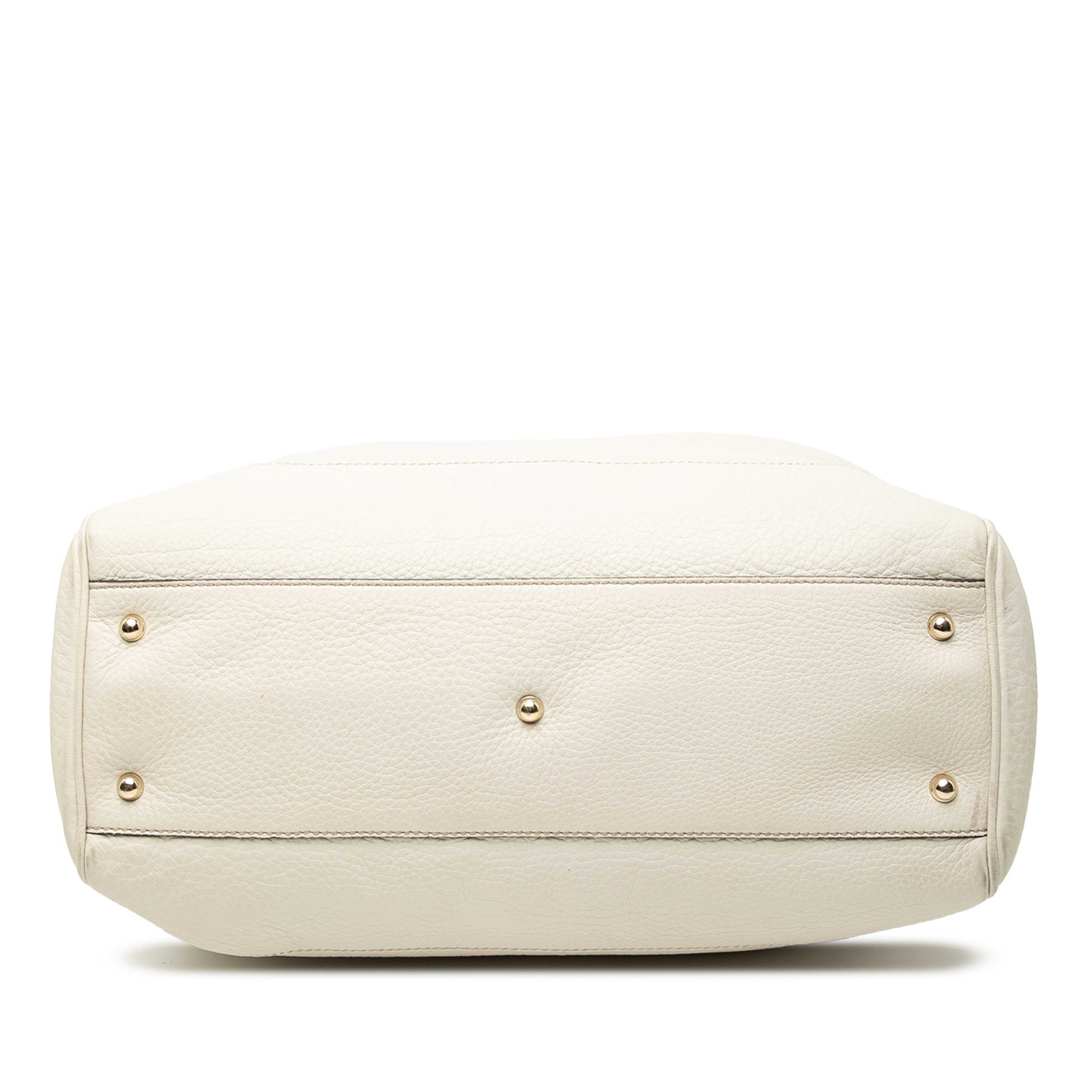 Gucci Medium Leather Bamboo Diana Tote, från Luxclusif, i färgen white. Klicka för att öppna bilden i stort format