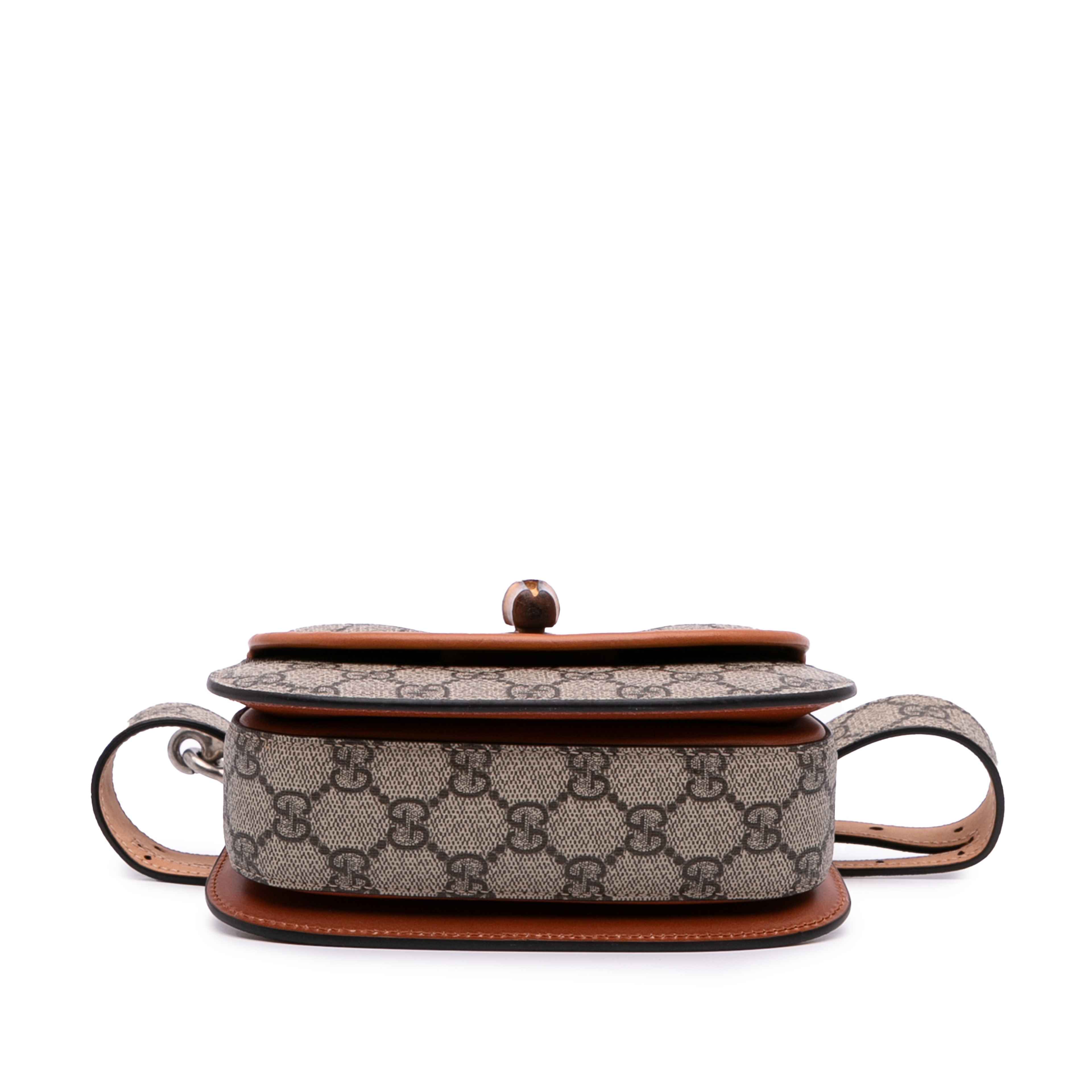 Gucci Mini Gg Supreme Web Bamboo 1947 Belt Bag, från Luxclusif, i färgen beige. Klicka för att öppna bilden i stort format