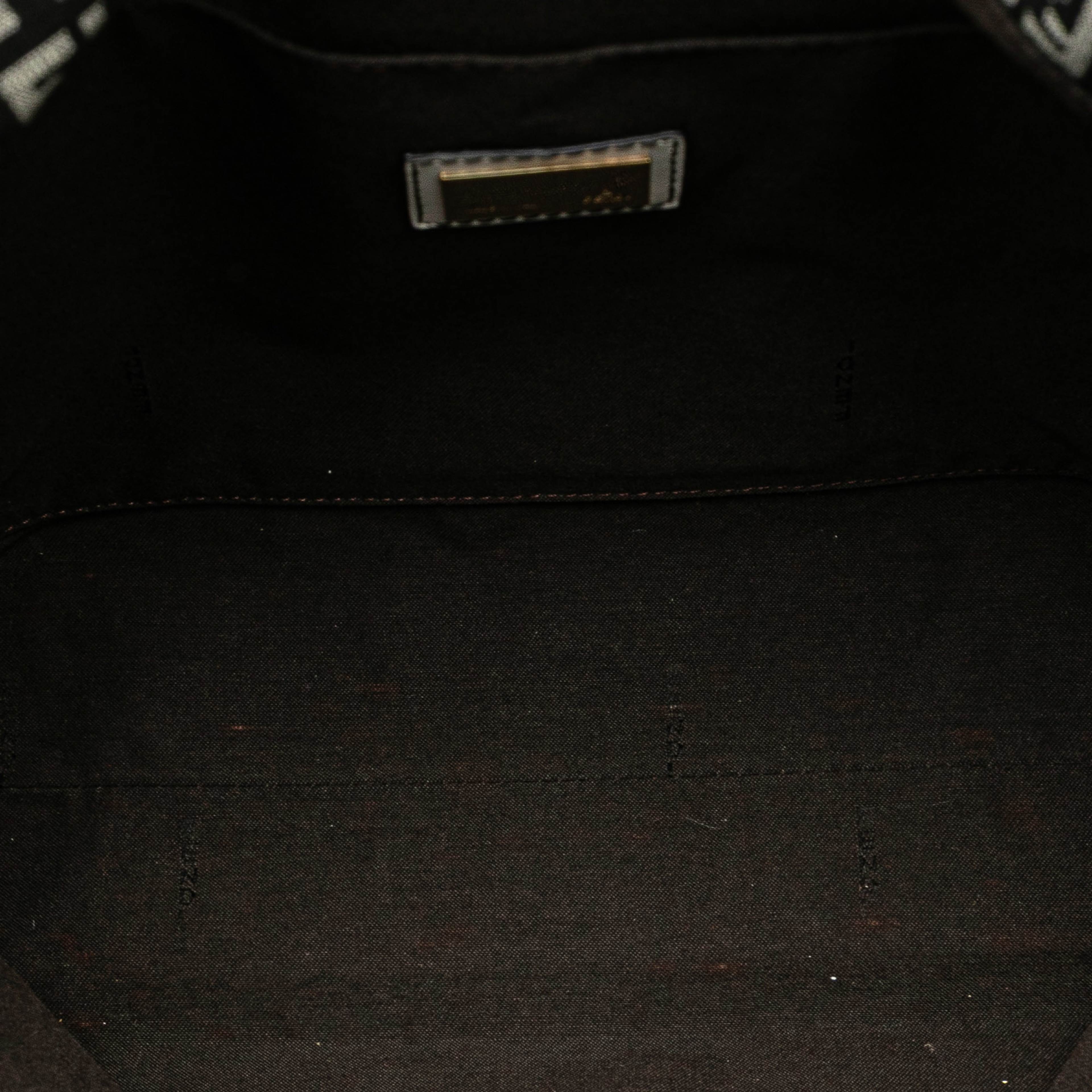 Fendi Zucchino Canvas Tote, från Luxclusif, i färgen black. Klicka för att öppna bilden i stort format