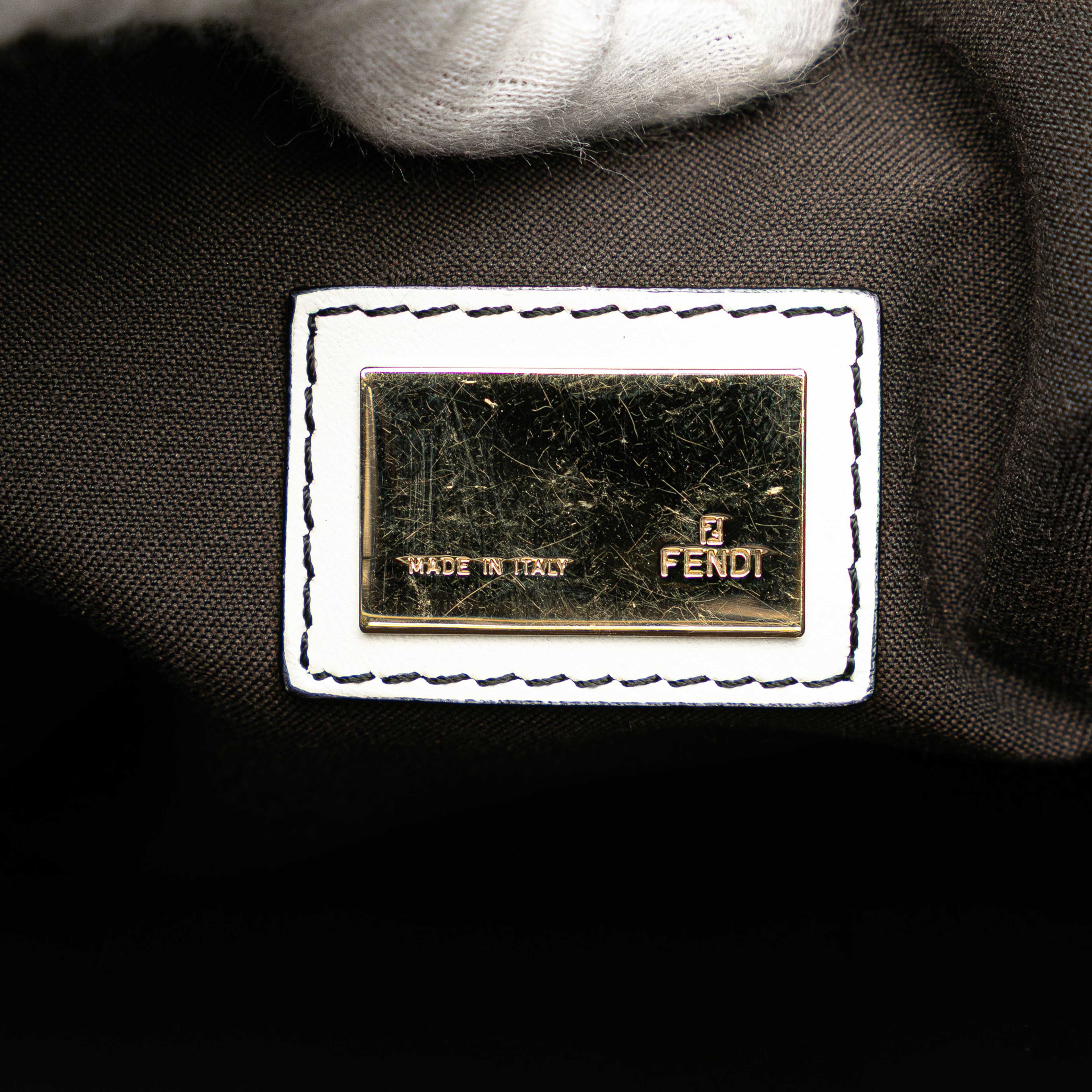 Fendi Zucchino Canvas Tote, från Luxclusif, i färgen black. Klicka för att öppna bilden i stort format