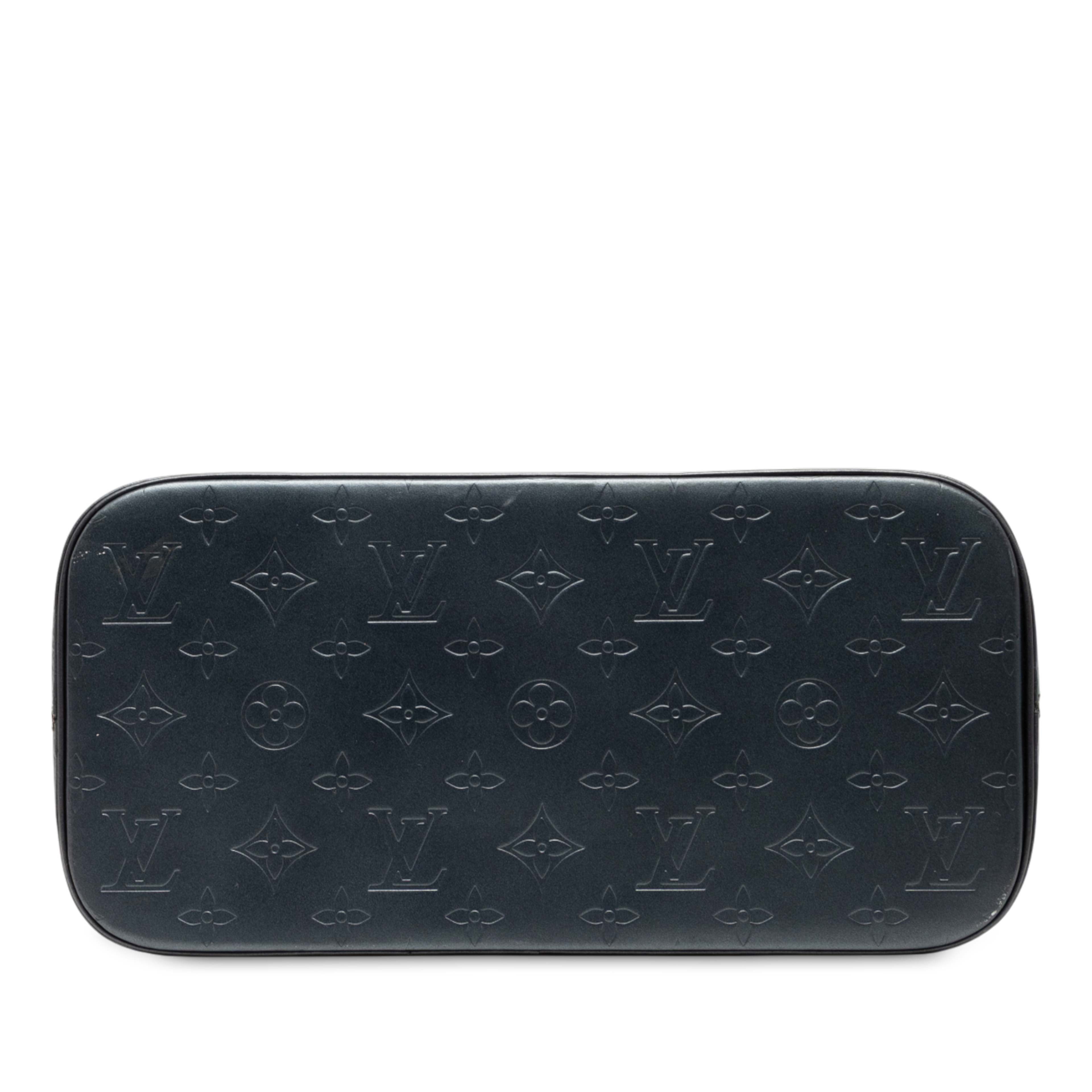 Louis Vuitton Monogram Mat Stockton, från Luxclusif, i färgen dark blue. Klicka för att öppna bilden i stort format
